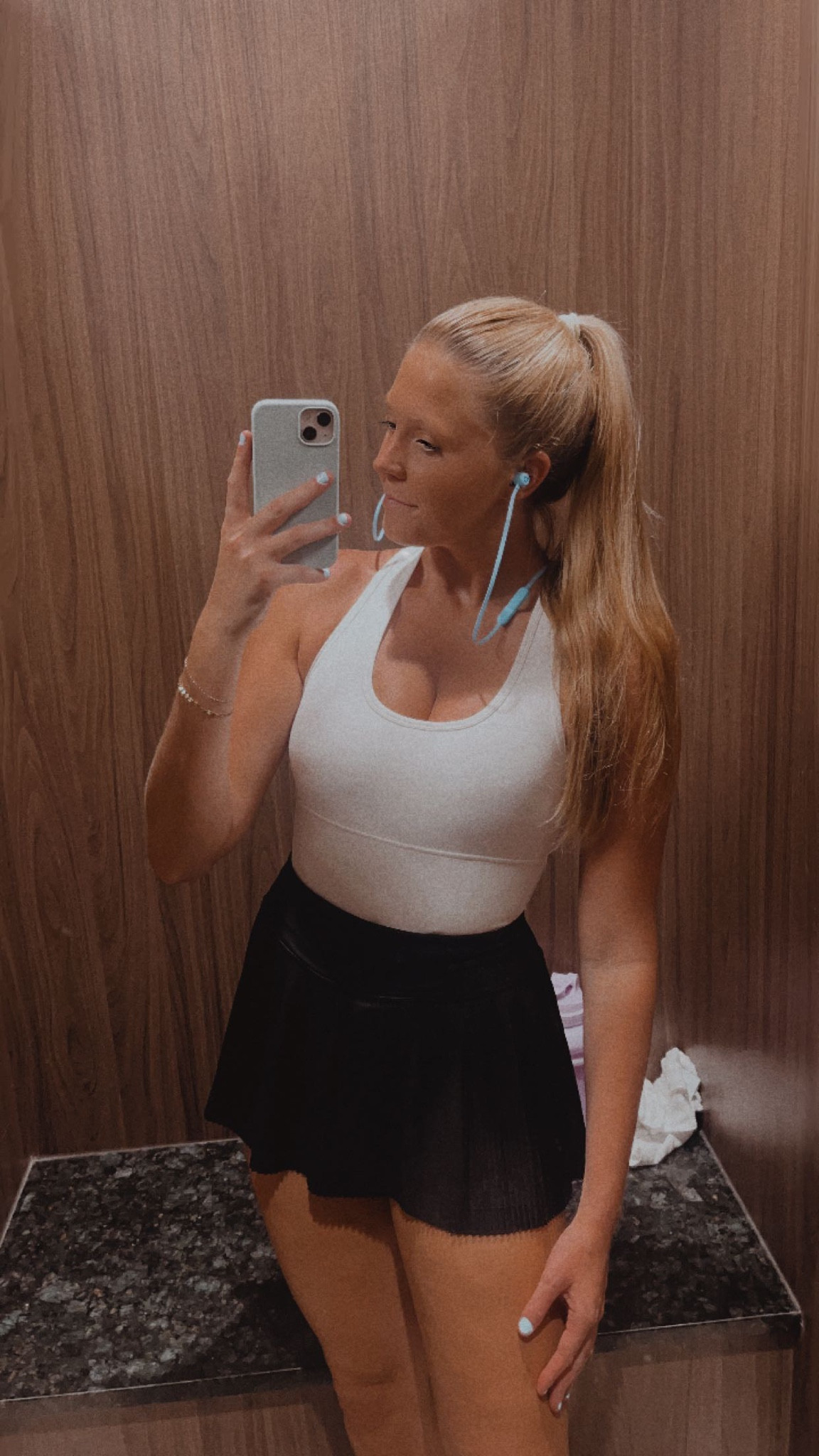I’m a 4 in the skirt and small in the tank top 

#LTKSeasonal #LTKxNSale #LTKFitness