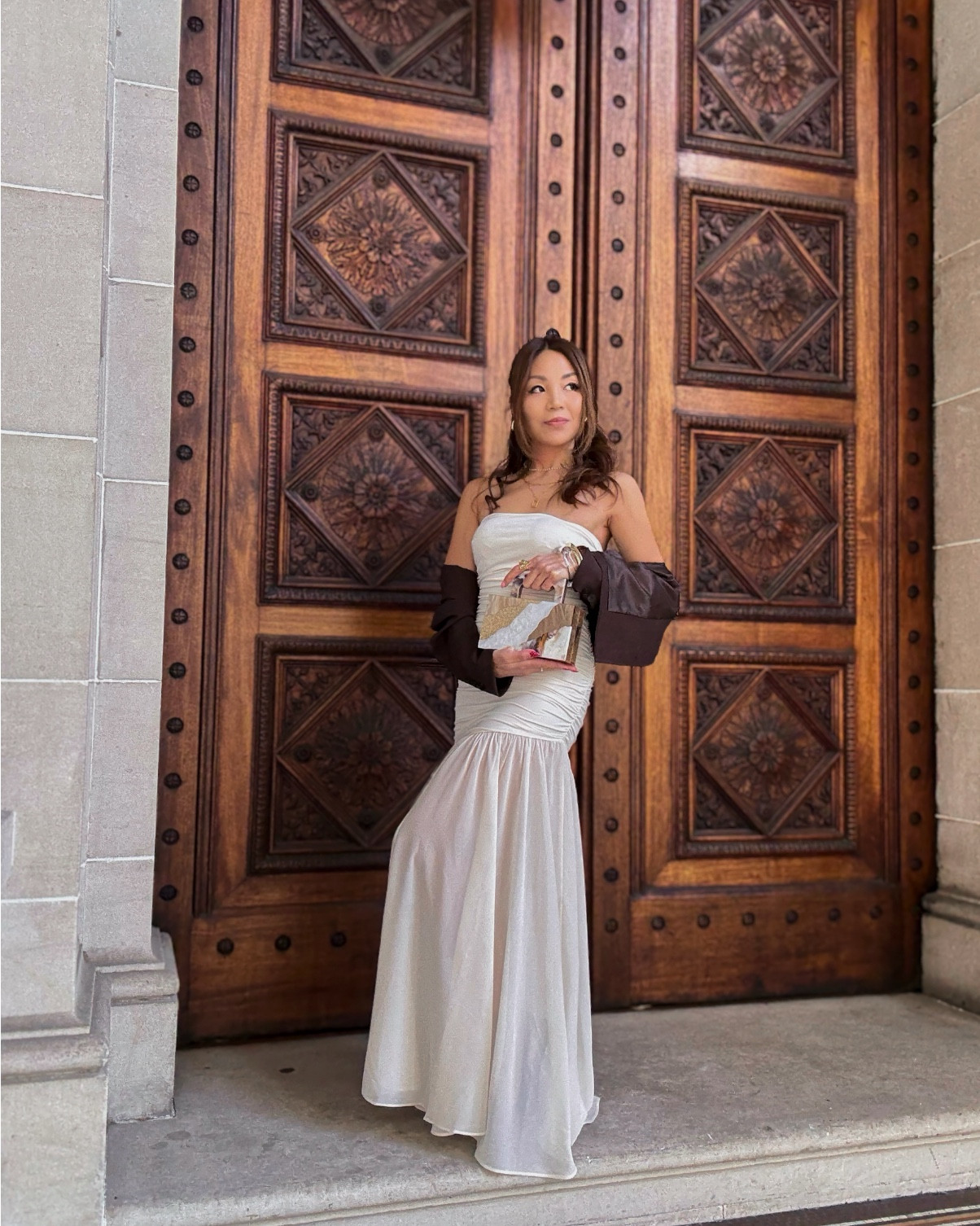 Espresso energy and I just love how this bag makes me feel like a goddess 🤎🤍 🕊️ 

@olgabergofficial

#LTKaustralia #LTKdatenight #LTKpartywear