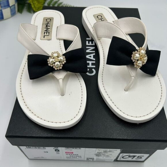 Women’s Chanel bow thong leather sandal size 39 made in Italy | Poshmark