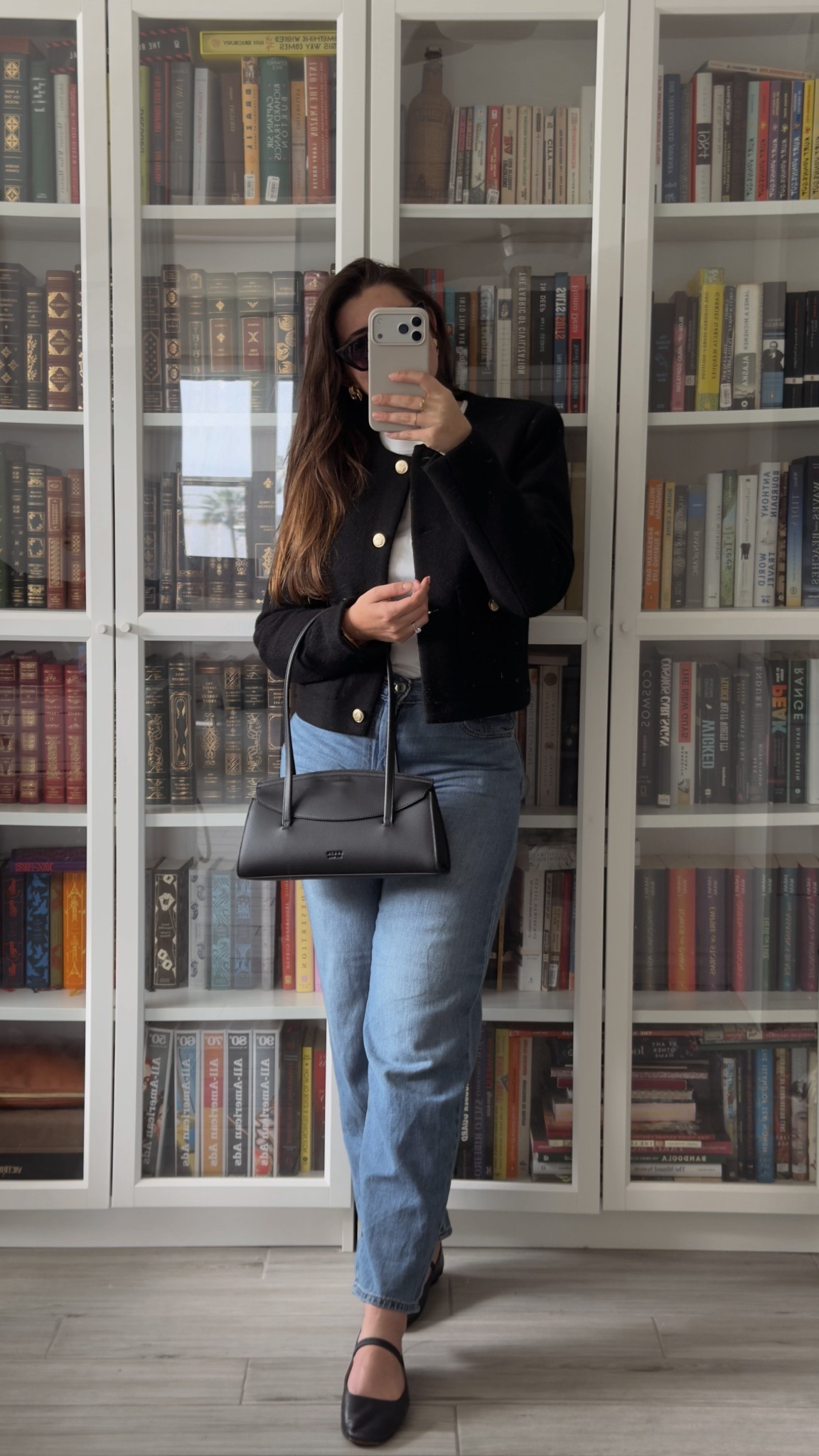 Look du Jour 🖤

Details: 
Jacket: @Quince 
Tee: COS
Denim: @Levi's 
Flats: @Madewell 
Purse: Freja
Earrings: Heaven Mayhem 
Sunglasses: Quay

#LTKootd #LTKdayinmylife #LTKgrwm