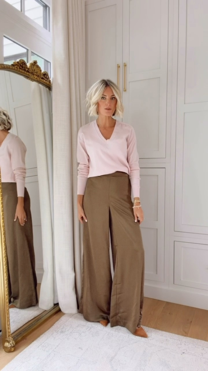 I am loving mixing fun colors together in recent looks! This color green is trending, so I was so excited to get these pants in! Wearing XS/00

Loverly Grey, Ann Taylor, fall outfit, fall workwear, wide leg pants, palazzo pants, sweater

#LTKSeasonal #LTKSaleAlert