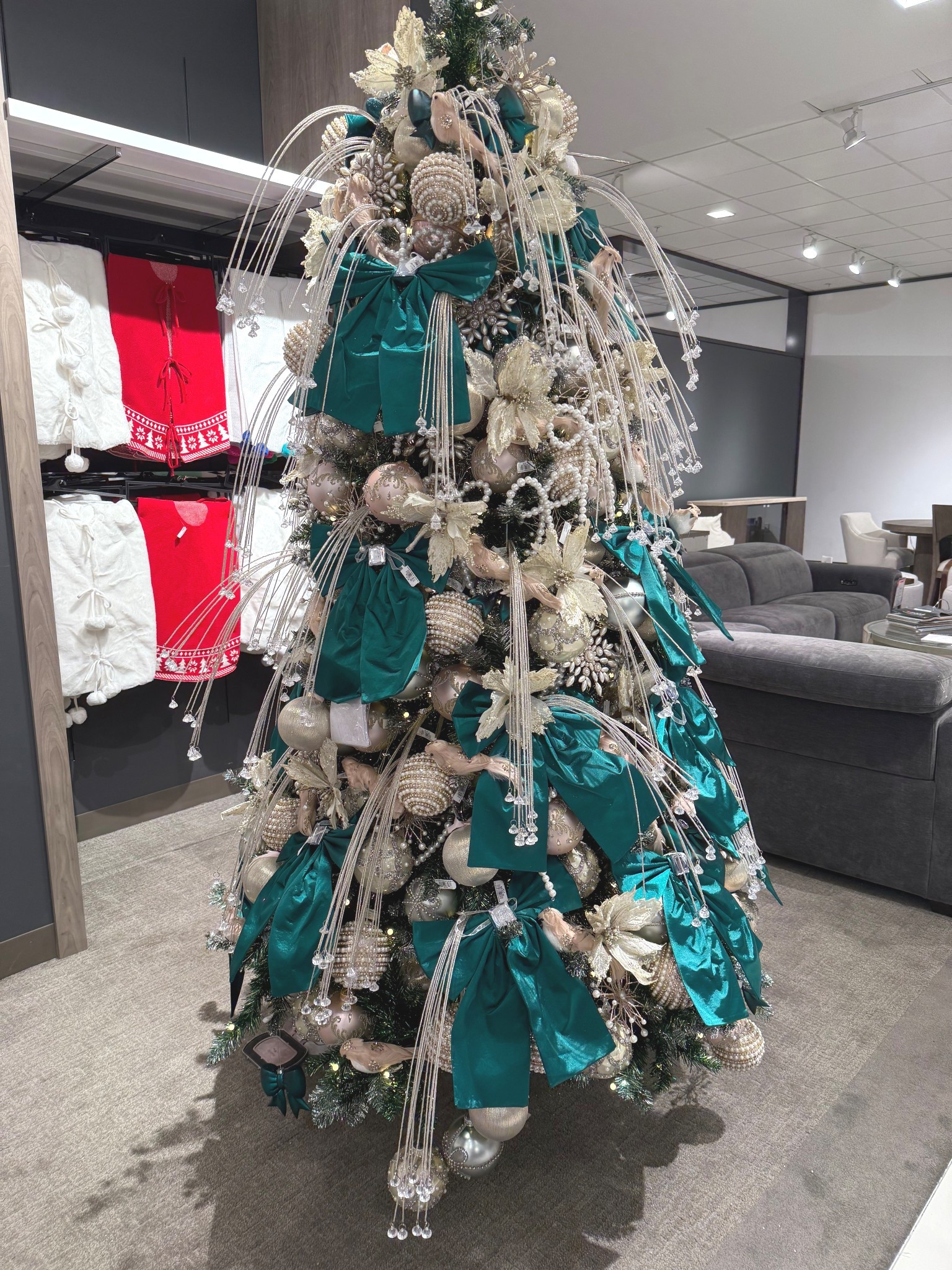 A winter wonderland vibe ❄️✨ white tree perfection!

#LTKFindsUnder100 #LTKSaleAlert #LTKSeasonal