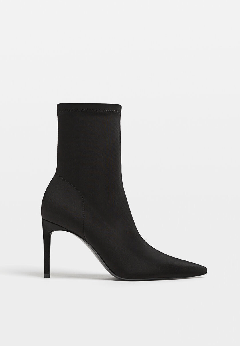 Sizes2345678£39.99Stretch high-heel ankle bootswishlist | Stradivarius (UK)