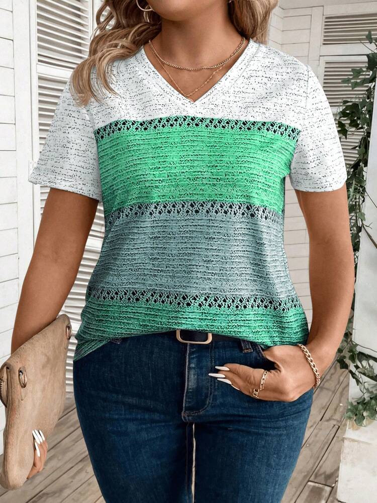 EMERY ROSE Plus Size Women's Contrast Color V-Neck Short Sleeve T-Shirt Graphic Tees Women Tops | SHEIN