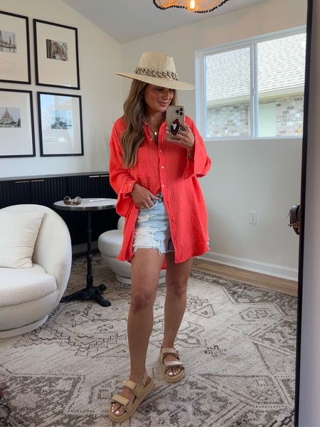 Okay!!!!! This oversized top paired with this hat, shorts and sandals 😍😍!! I’m ready for warm weather!!
Wearing size small in top + size 8 in shorts. Hat is only $15 too 👏🏼👏🏼

#LTKstyletip #LTKover40 #LTKfindsunder50