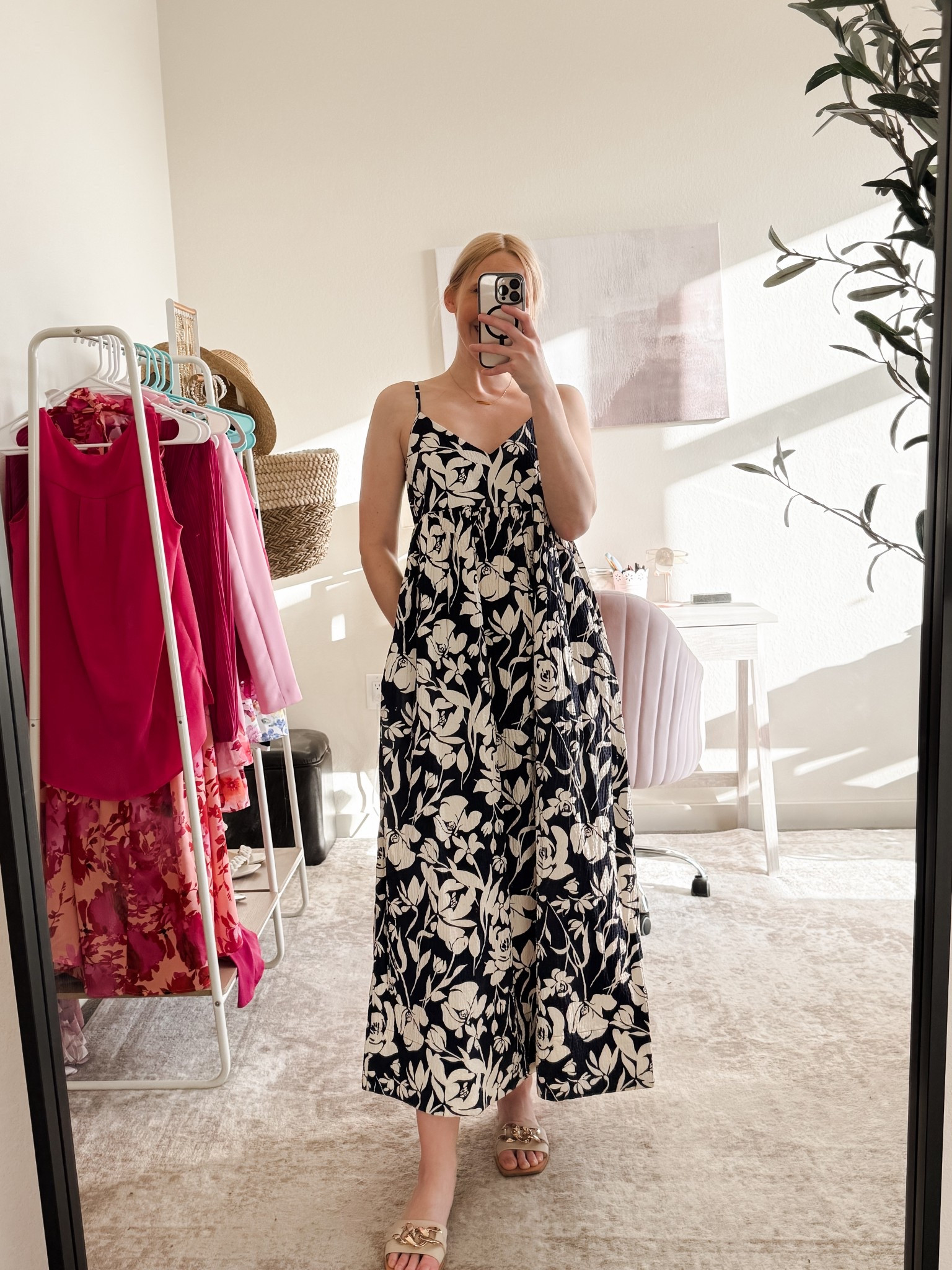 25% off all Target dresses!

This is the perfect beach vacation dress! I’m 5’6” and it’s the perfect length to wear with flat sandals or heels. The straps are adjustable too!

Vacation outfit / Spring fashion / Resort wear / vacation outfits / Spring dresses

#LTKFindsUnder50 #LTKSaleAlert #LTKStyleTip