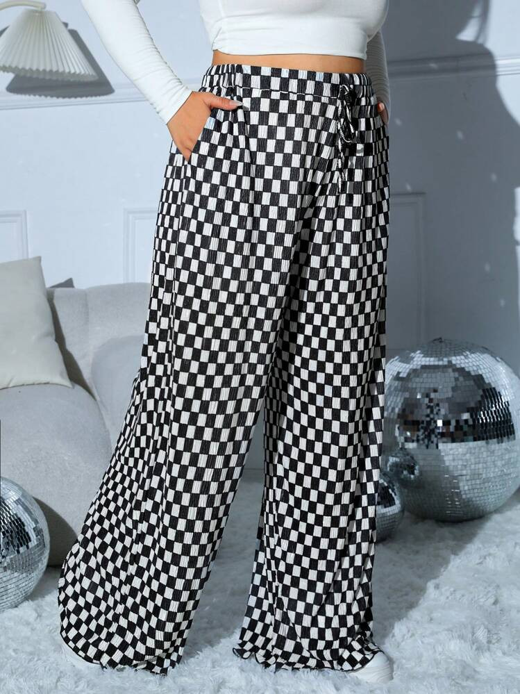 SHEIN EZwear Plus Size Women Elastic Waist Pocketed Checkered Wide Leg Relaxed Casual Pants | SHEIN