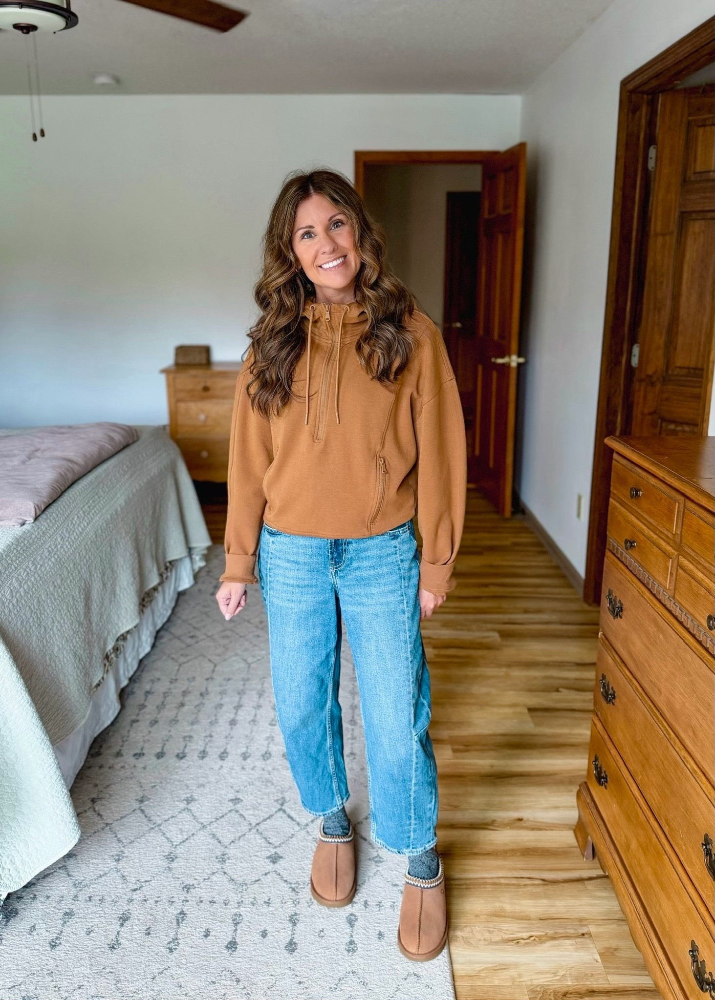 Hoodie and barrel jeans fall outfit 🍂 easy fall outfit for moms!

wearing small in my hoodie sweatshirt and 0 short in my barrel jeans. My tee is size small. My Uggs are size 6.

#LTKPetite #LTKootd #LTKgrwm