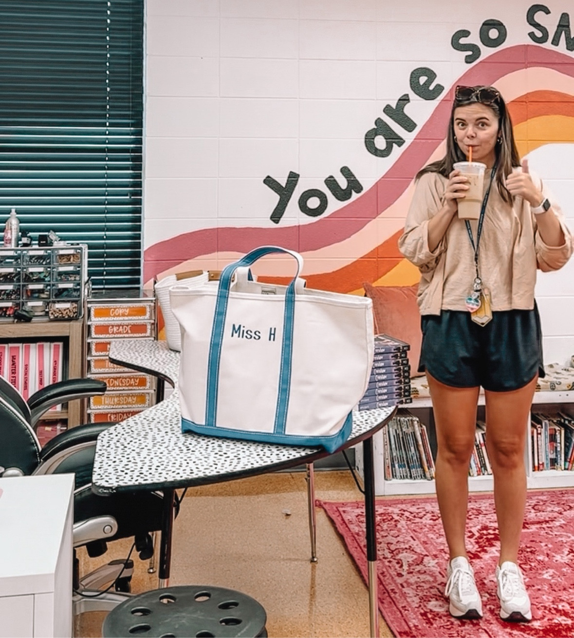 XL bag with short handles! :) 

#LTKitbag #LTKunder50