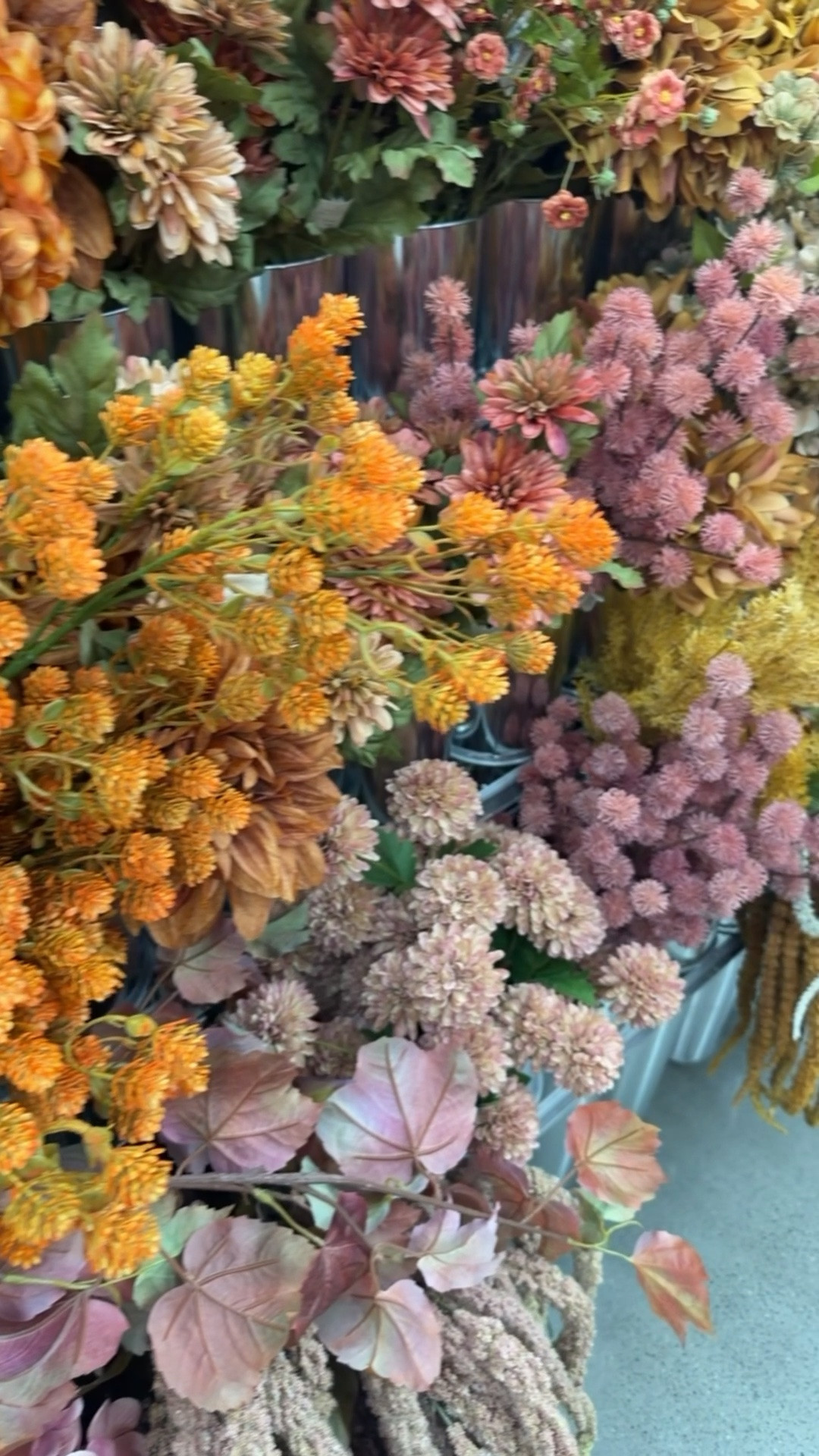 FALL FLORALS @Michaels these are stunning high quality fall stems and currently 40% off
#falldecor #fallflorals #autumndecor #designerinspired

#LTKSeasonal #LTKHome #LTKSaleAlert