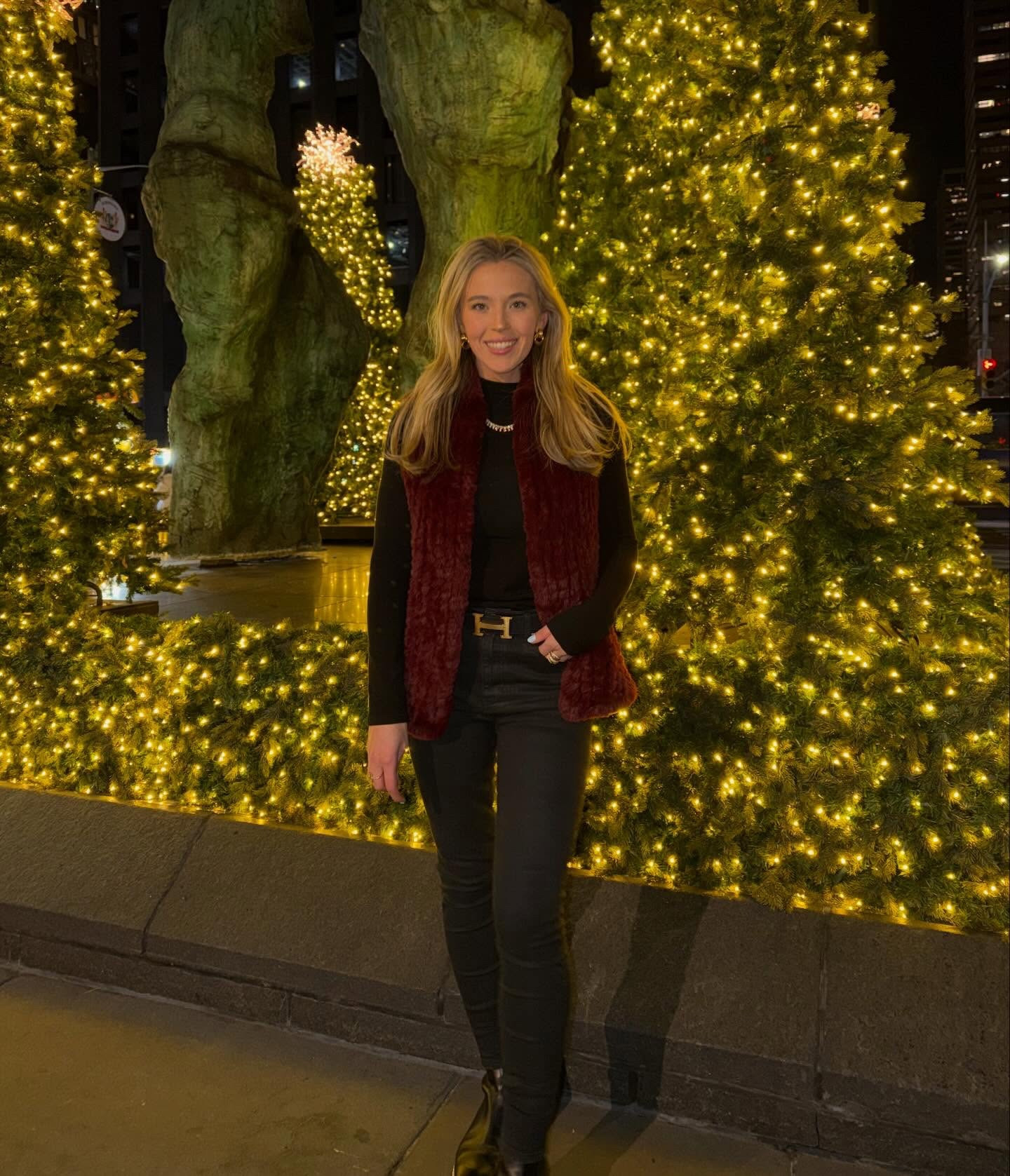 Merry Christmas from your favorite Jew ❤️
•
•
•
#holidayseason #newyorkcity #christmas #holidaysinnyc