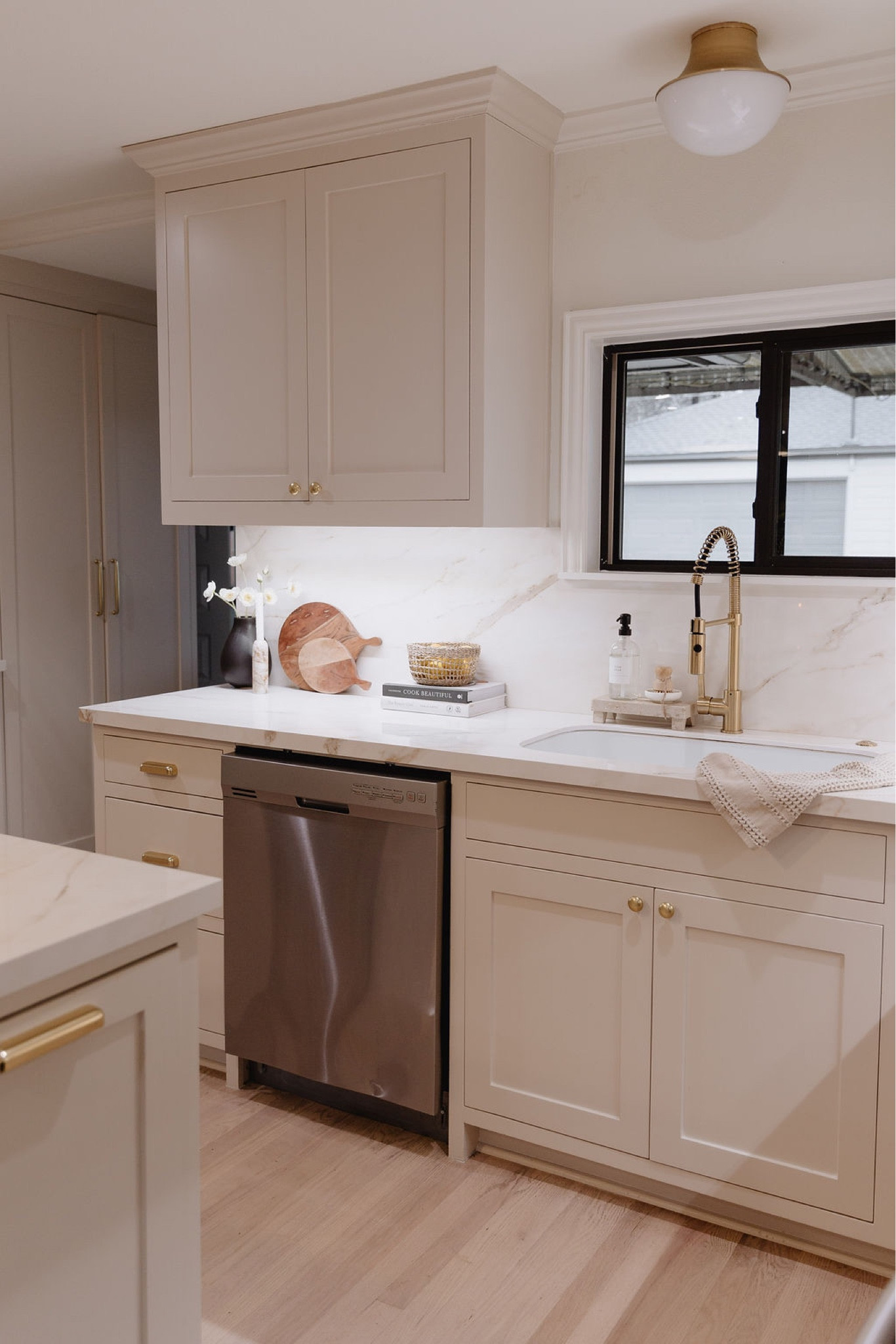 My kitchen faucet is on sale!! It also comes in other colors. 

Kitchen // kitchen decor, countertop decorative objects, utensil holder, bar stools, kitchen table, dining nook, dining chairs, modern home decor, modern decor, tablescape, modern home decor, neutral home decor, dining room, dining room decor, neutrals, neutral home, decor, modern, minimalist, minimalist style, wall hanging decor, boho decor, neutrals, interior, interior design 


#LTKsalealert #LTKhome