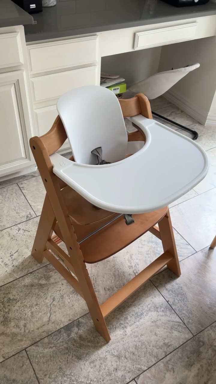Sharing a high chair that actually grows with your little one 🙌 

The Hauck Alpha Highchair Set is the perfect setup and blends right in with our kitchen! 

It comes with everything you need from baby to toddler—tray, harness, seat cushion, and even a newborn bouncer option if you want to start early! 😊


#LTKHome #LTKKids #LTKBaby