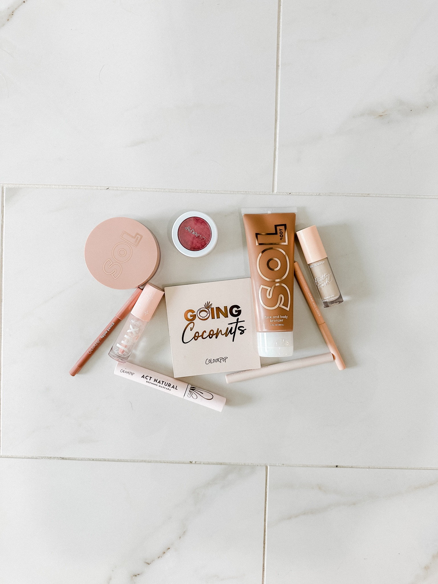 New colourpop goodies that I have been loving! 

Shade medium in both SOL products 
Blush : cheerio 
Concealer: Light 45W
Lip oil: dew drop 
Liner: Honeydude 
Brow pen: medium brown 
Lip liner: BFF