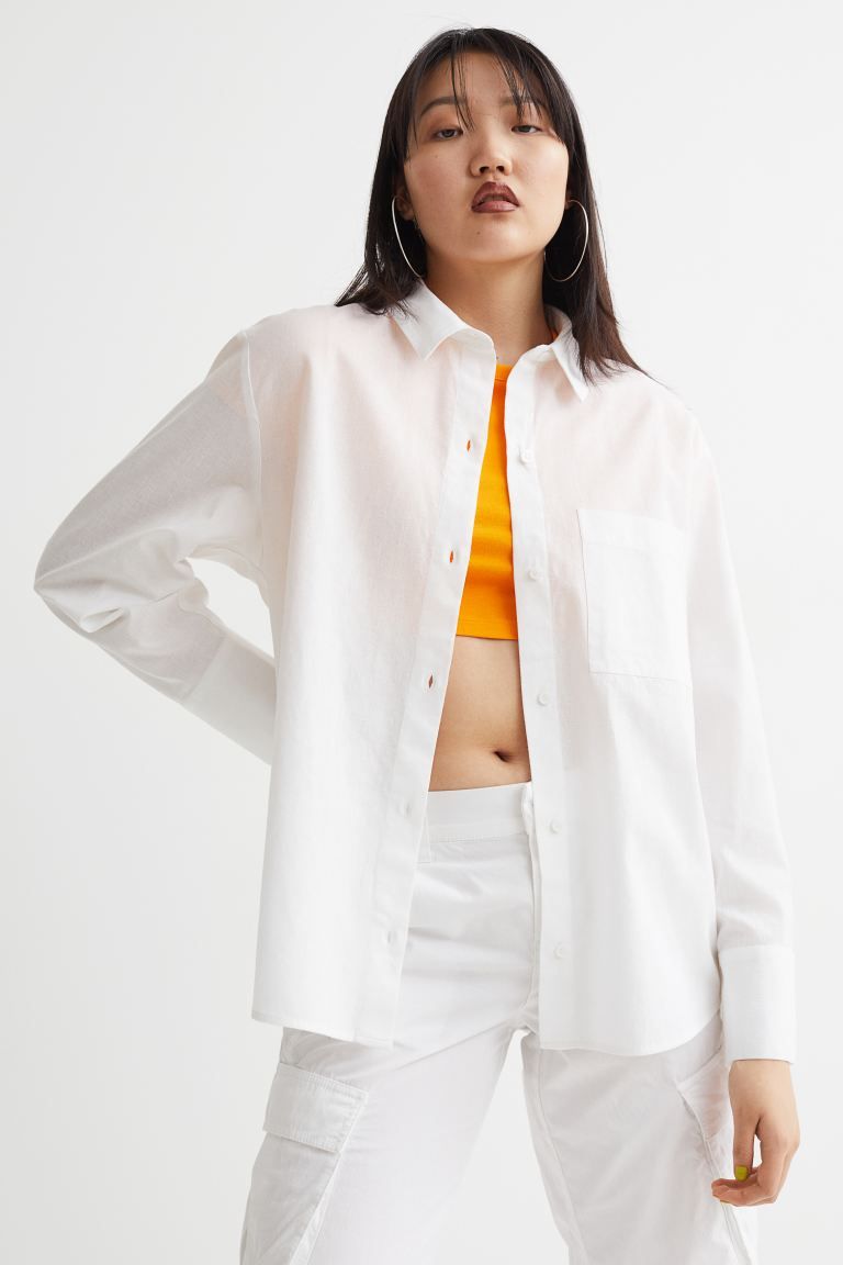 Relaxed-fit shirt in poplin made from a linen and cotton blend with a collar, buttons down the fr... | H&M (UK, MY, IN, SG, PH, TW, HK)