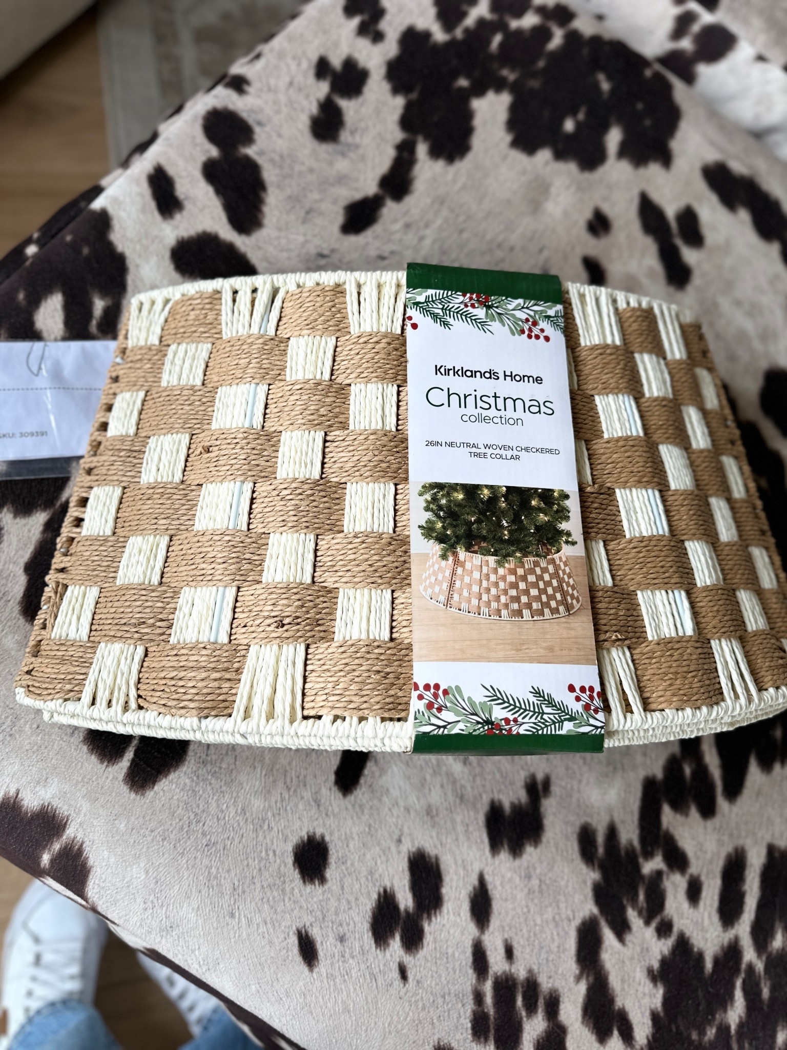 Gorgeous checker tree collar
Latest obsession 🙌
Get yours before they sell out!

#checker #treecollar #christmas 

#LTKHoliday #LTKSaleAlert #LTKHome