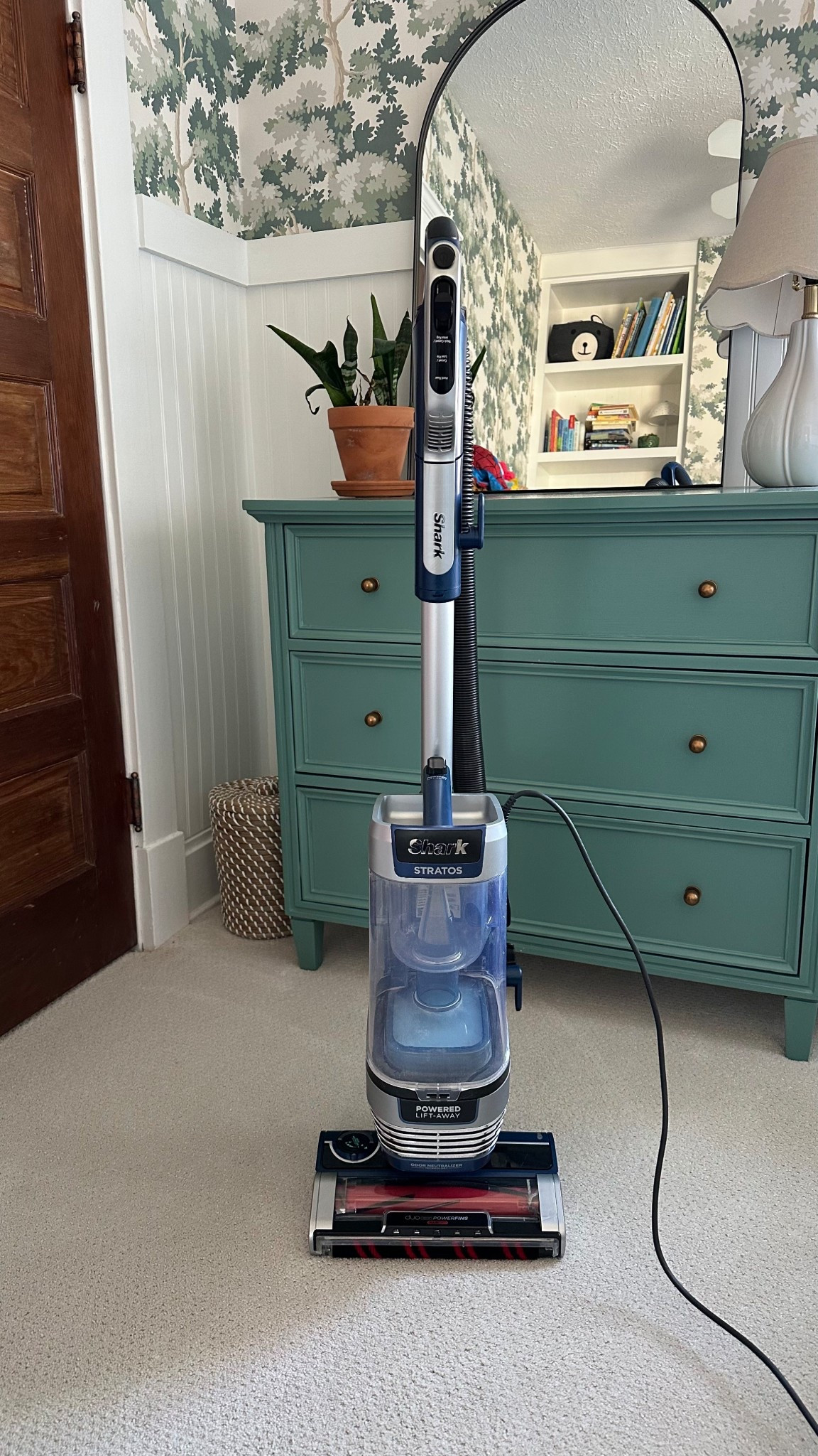 Loving this vacuum. If you want the best suck, corded is the way to go 🙌🏼 