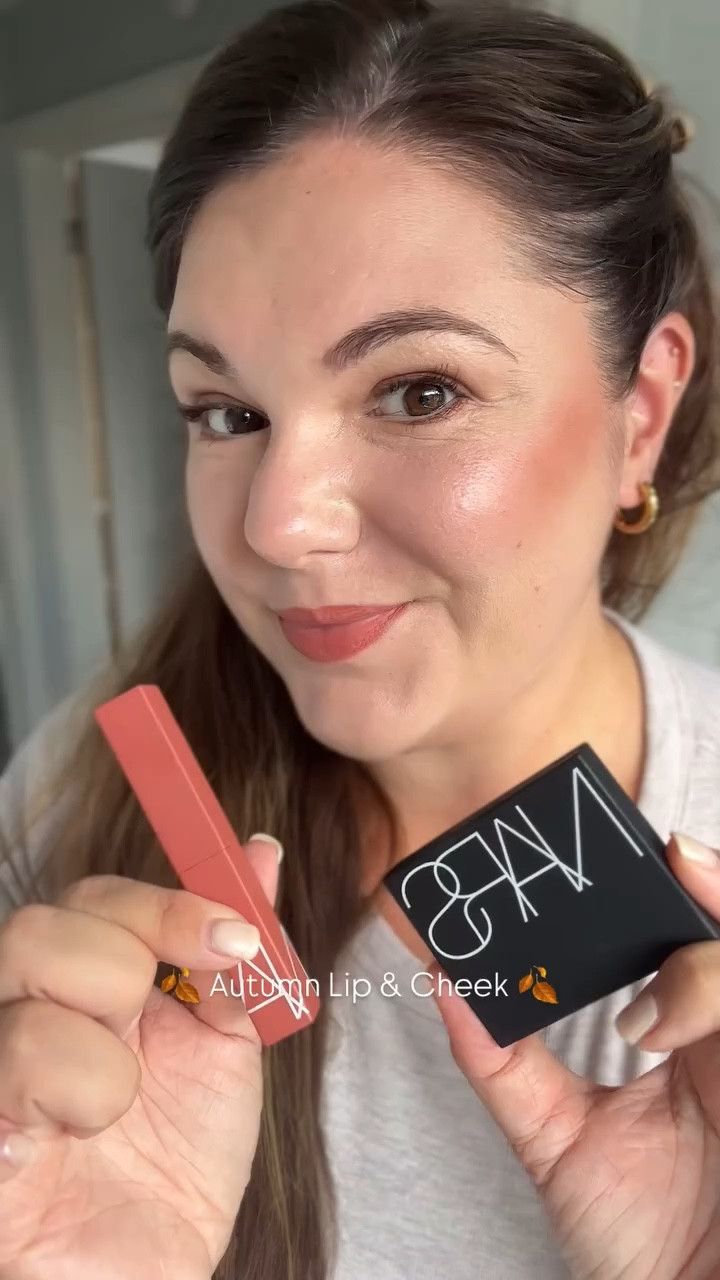 The perfect Autumn lip and cheek combo 🍂

This @narsissist lip colour and powder blush combo is giving for September as we enter the new Autumn season. 

Get the look :-

NARS blush - Shade 0rgasm Rush

NARS Powermatte Lipstick - Shade Start Me Up 

What do you think? A match made in heaven right? 

pr samples 

.
.
.
.
.
.
.
.
Clean Girl Makeup, Autumn Makeup, Warm Makeup, Easy Makeup, 5 Minute Makeup, Makeup Demonstration, Makeup Try On, No Makeup Makeup, Dewy Makeup, Neutral Makeup, Powder Blush, Lipgloss, Bronzer, UGC creator, Beauty Creator, Healthy Skin, Glowing Skin. 

#narscosmetics #narsassist #autumnmood #autumnmakeup #wakeupandmakeup #lipandcheek #makeuptryon #easymakeup #makeuplooksgood #makeupreels #makeupgoals #makeupproducts #makeupcombo #lipstick #blusher