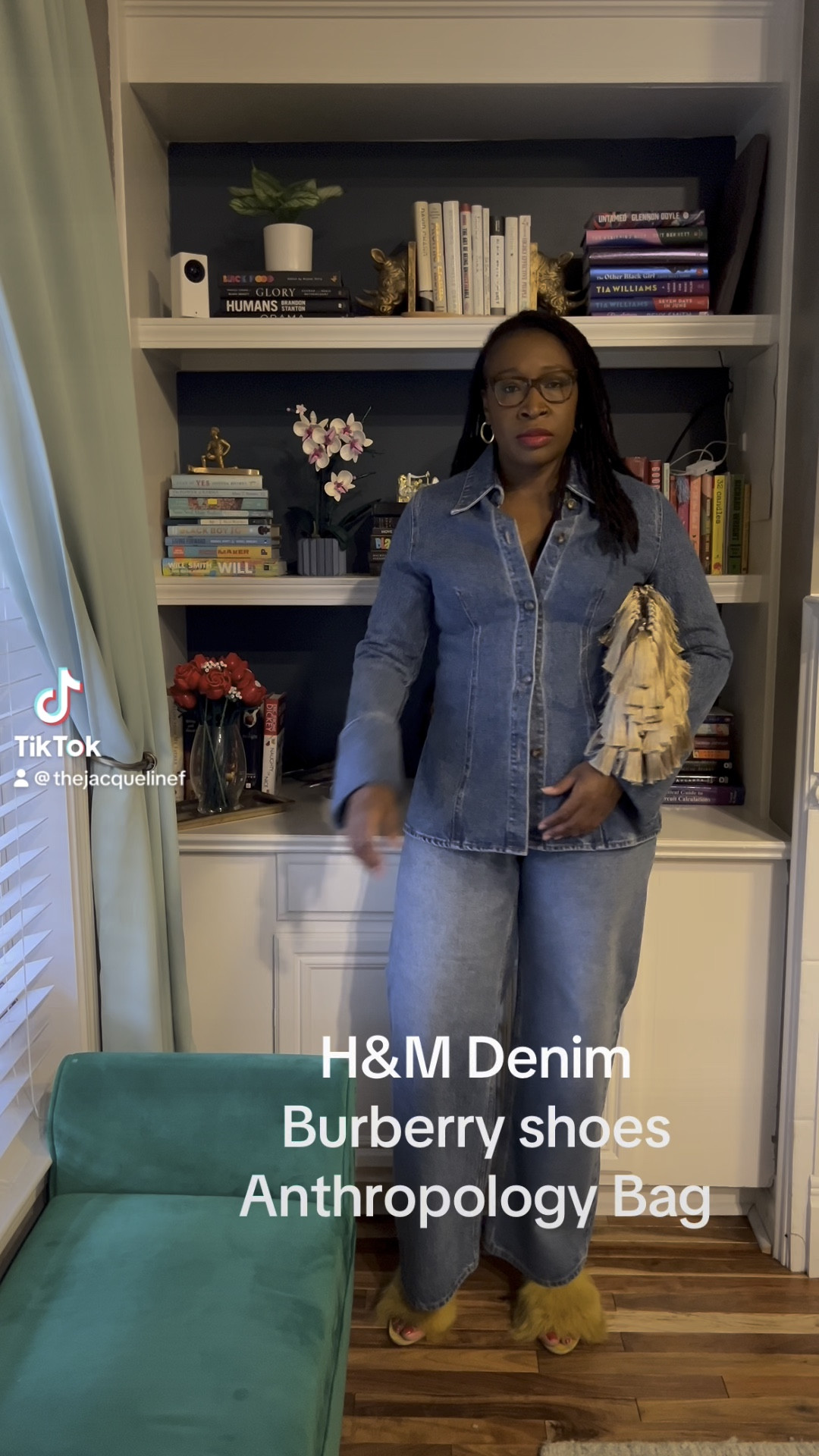Denim and fur shoes 

Denim #H&M
Bag #Anthropologie
Shoes #Burberry 

#LTKMidsize #LTKShoeCrush #LTKStyleTip