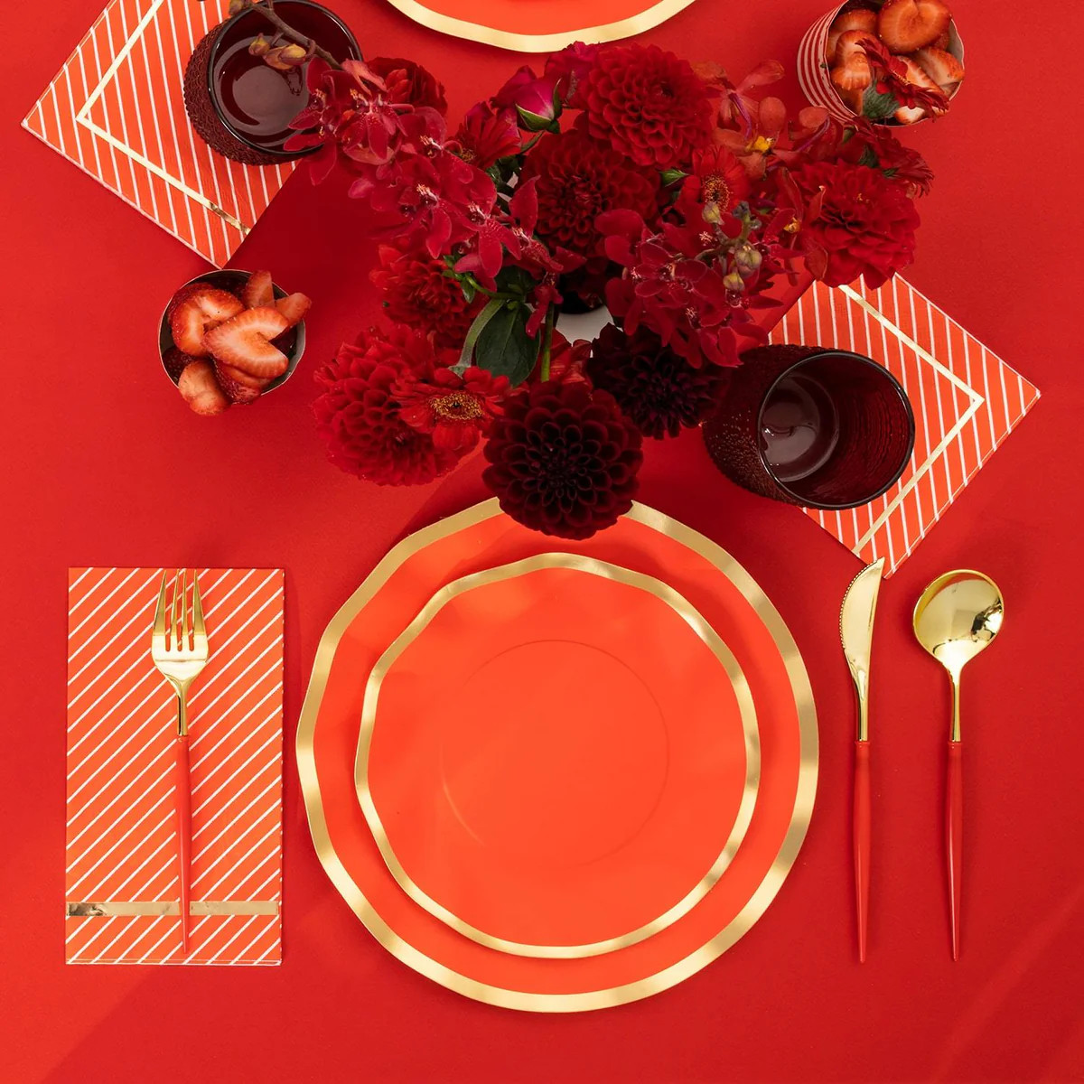 Everyday Scarlet Table Setting | Sophistiplate