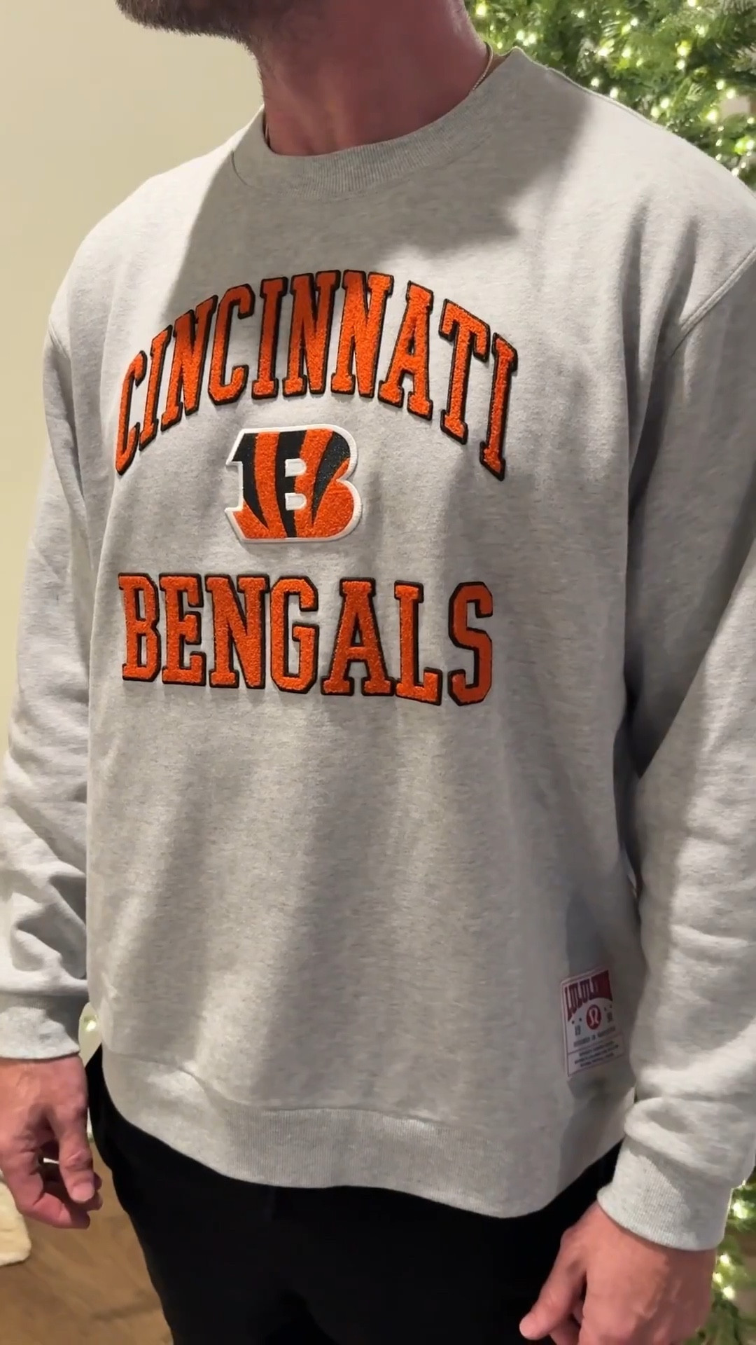 Game day rule #1: you don’t need to know what a first down is to look cute on the couch 🧡🏈 @fanatics
Repping our Bengals in the coziest Lululemon NFL set — snacks, sass, & moral support included 🍿Comment SHOP to get all details sent to your DMs 🖤 
#fanatics #lululemon #NFL #FamClub #ad #NFLCollection #BengalsNation 
