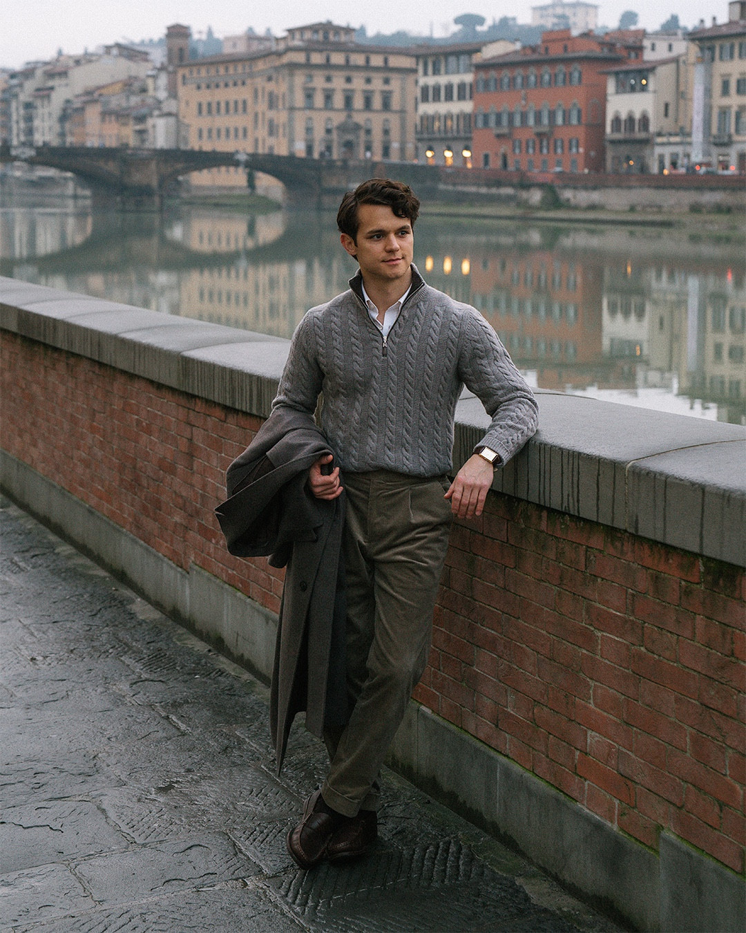 Chilly evenings by the Arno 🍁. Full outfit details, below. Have a great day, everyone!

🇪🇸 Tardes frías al lado del Arno 🍁. Detalles de las prendas, abajo. ¡Espero que tengáis un día genial!
-
Coat: @mondofcph
Sweater: @npealcashmere
Shirt: @poloralphlauren via @macys
Pants: @blugiallos
Watch: @seikoluxeusa
Loafers: @velascamilano