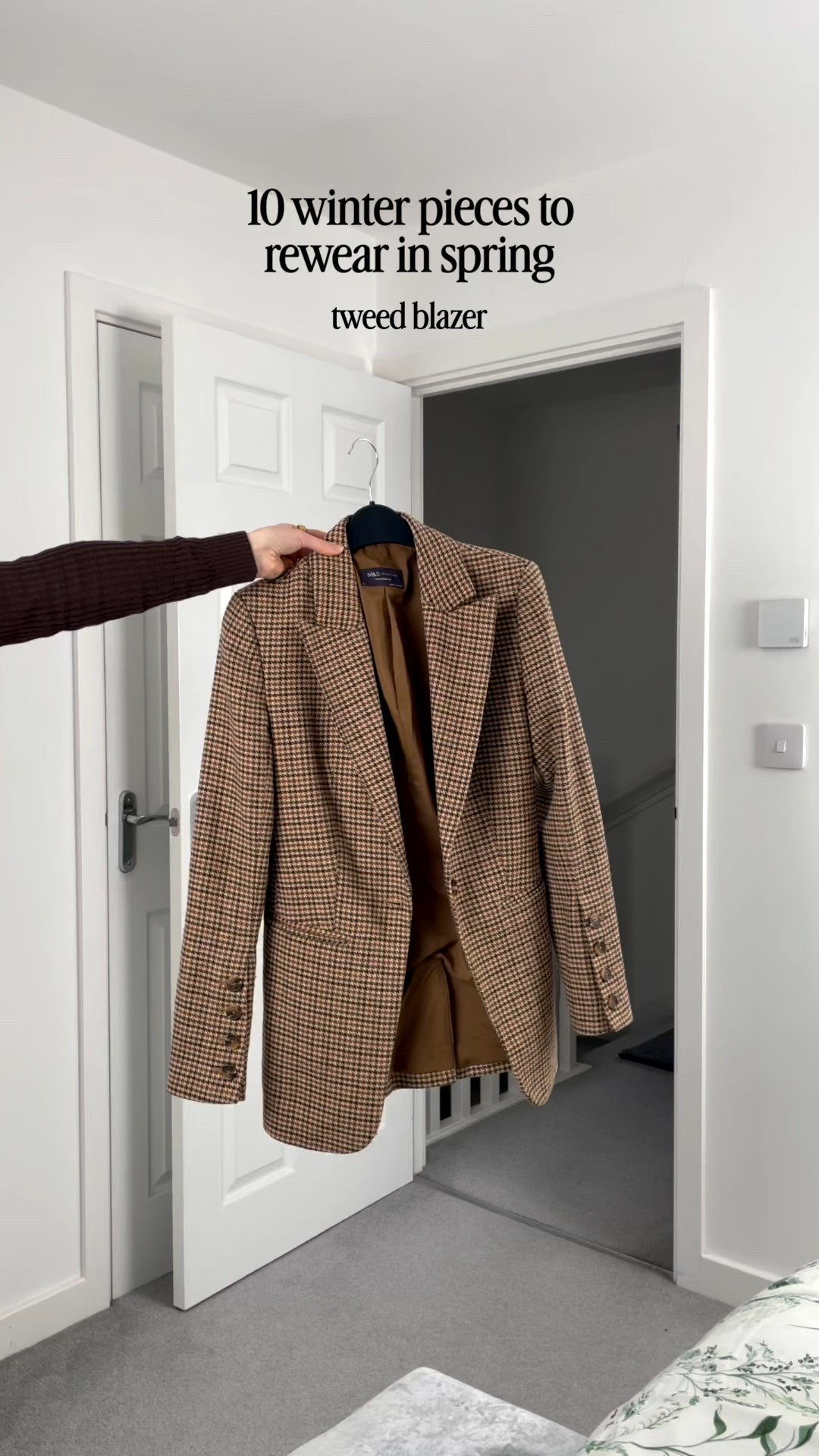 10 pieces to rewear from winter to spring ✨

– Trench coat
– Knitted dresses
– Silk scarves
– Crisp white shirt
– Cable knits
– Leather boots
– Classic blazer
– Gilet (puffer or quilted)
– Wax coat
– Jeans

Thoughtful layers, timeless staples & a slower approach to dressing ✨

What items are you taking from winter to spring to rewear?🤎

Comment “SHOP” & I’ll DM links 🔗 

#countrystyle #springoutfits #transitionalstyle 

#LTKspring #LTKstyletip #LTKwinter