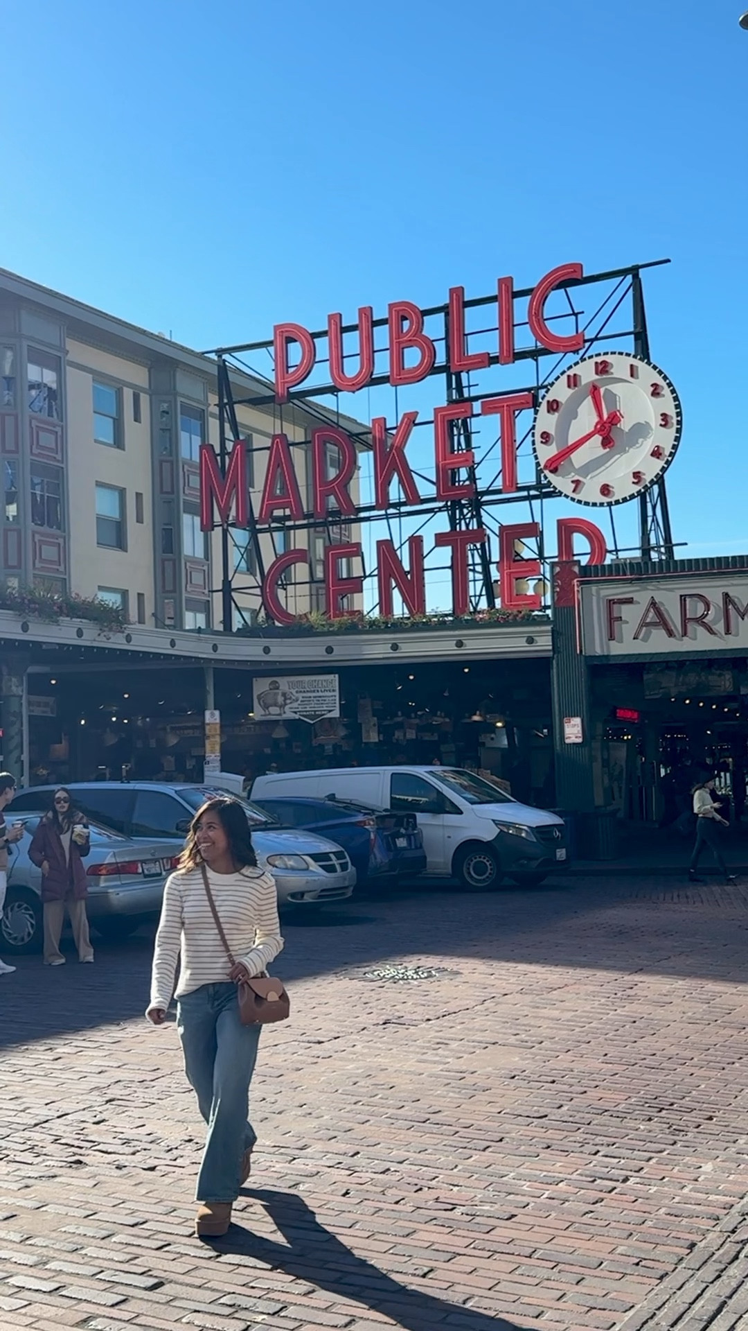 PETITE JEANS FIND: the Madewell wide leg vintage jeans are so cute! Wearing the petite fit in size 26. 5ft tall and 120lbs for reference. 

#LTKGiftGuide #LTKHoliday #LTKStyleTip