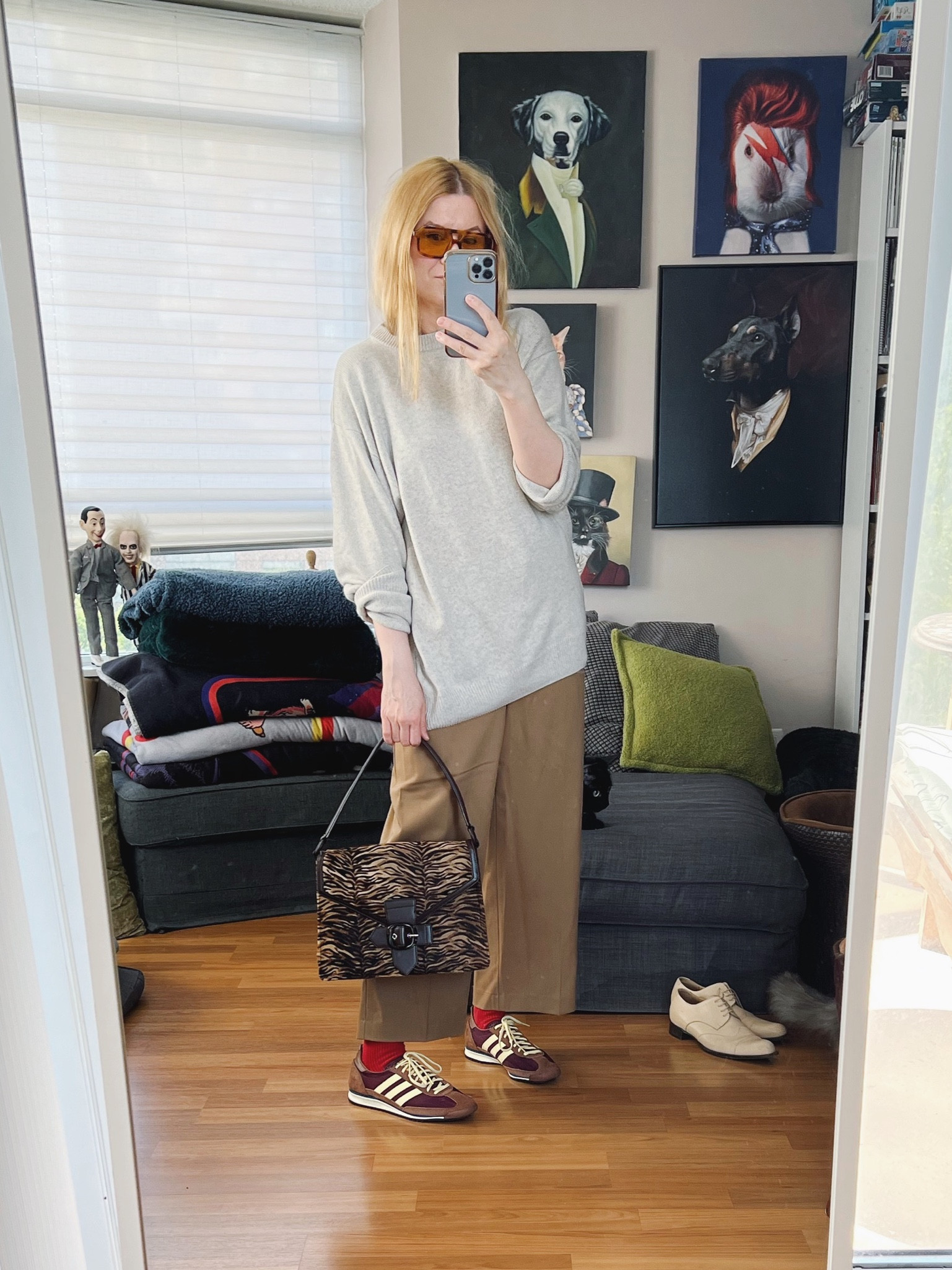 It’s amazing how a vintage cashmere sweater can look and feel better than one I bought new. This sweater is 30+ years old and looks like I just bought it at the store.
Vintage sweater, vintage bag.
•
#springlook  #torontostylist #StyleOver40  #secondhandFind #fashionstylist #slowfashion #FashionOver40  #MumStyle #genX #genXStyle #shopSecondhand #genXInfluencer #genXblogger #secondhandDesigner #Over40Style #40PlusStyle #Stylish40

#LTKStyleTip #LTKOver40 #LTKShoeCrush