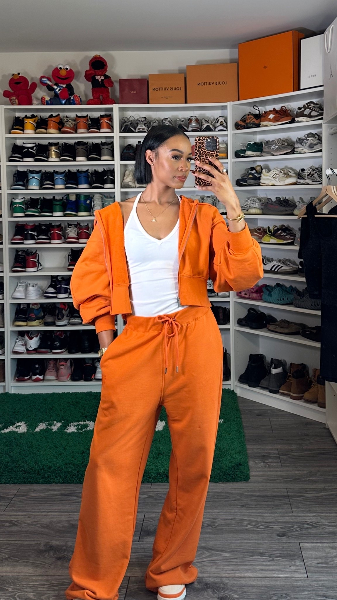 Loving this Jordan orange sweatsuit set and starfish 3s. Perfect for fall 🧡 #Fittingroom23

#LTKFindsUnder100 #LTKautumn