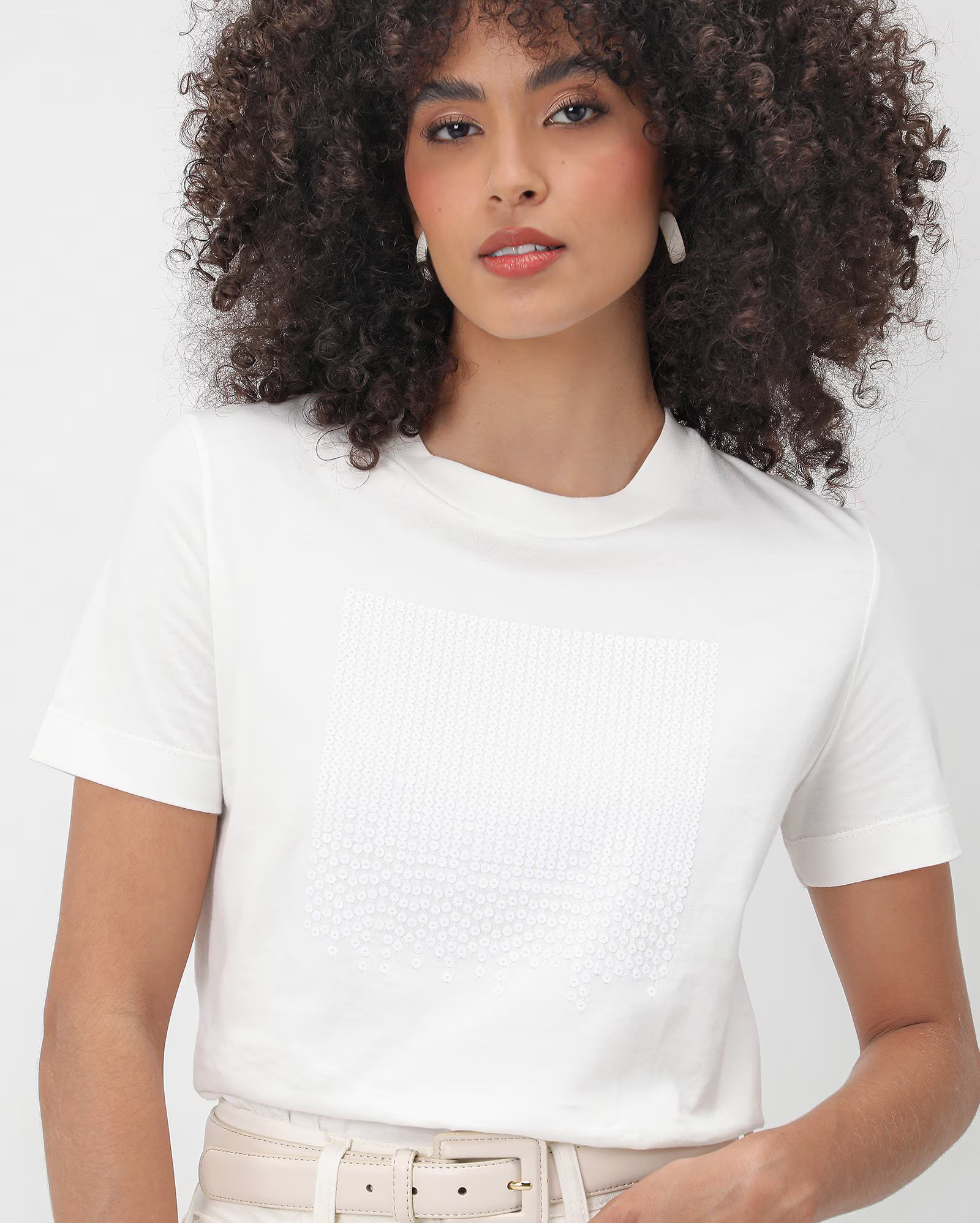 Camiseta feminina quadrado lantejoulas branca | AK by Riachuelo | Riachuelo (BR)