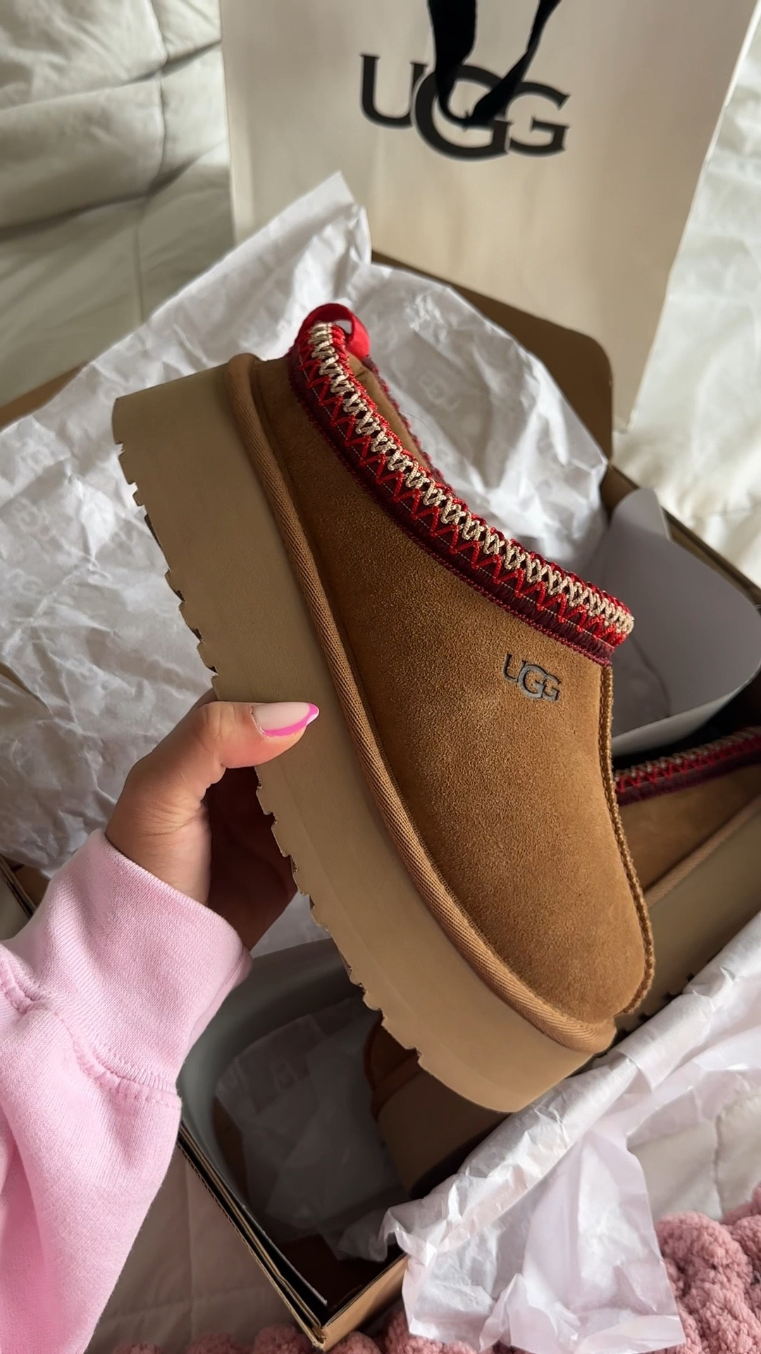 Get your ugg slippers besties 💖💖

#LTKSeasonal #LTKStyleTip #LTKVideo