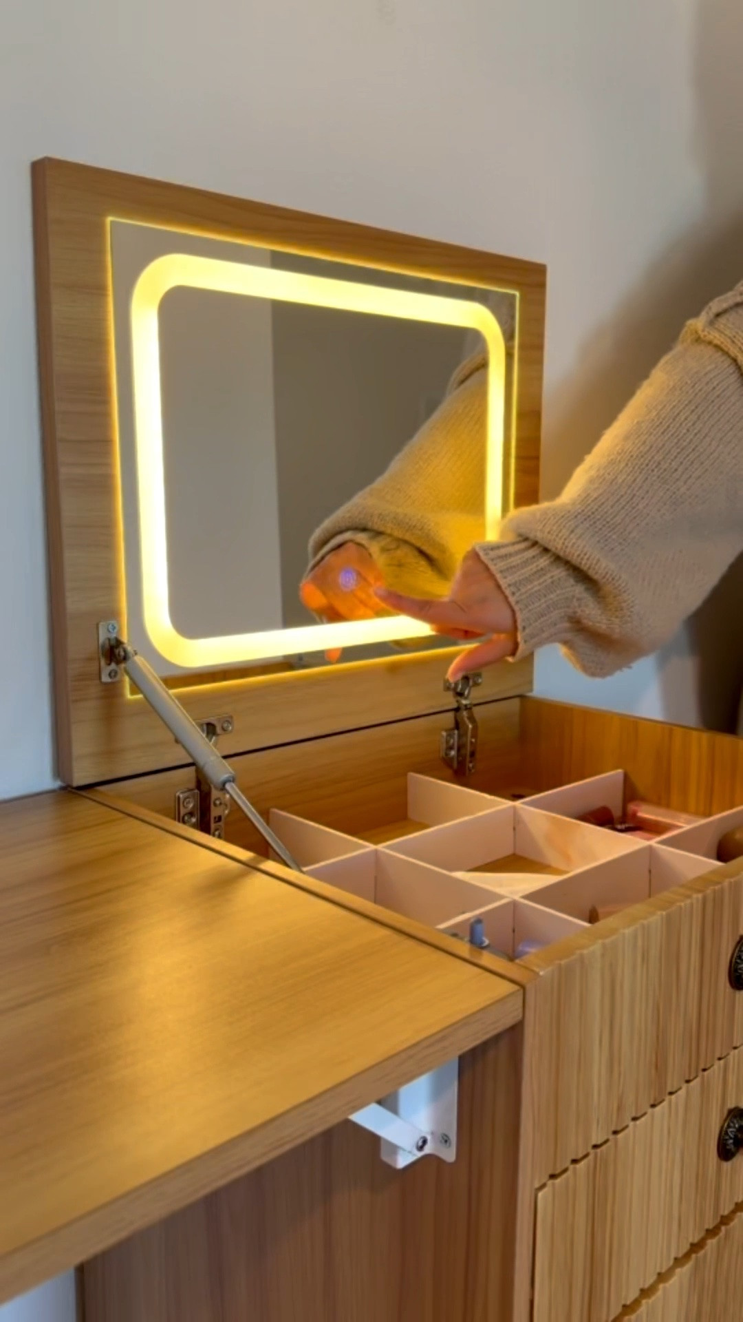 The prettiest compact vanity set with three different light settings ❤️




Vanity table | vanity mirror | small furniture | make up storage | light up mirror | home decor | Amazon home finds

#LTKHome