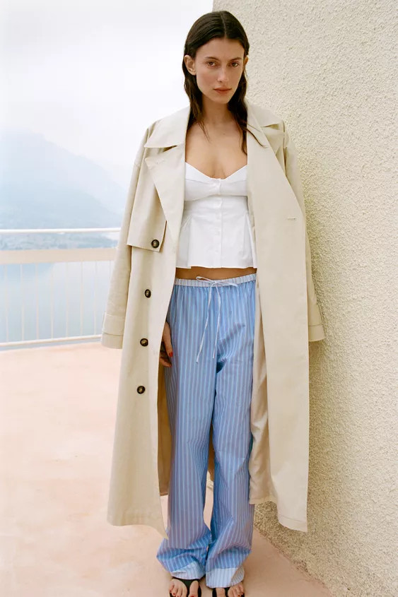 Mid-waist trousers with an elasticated drawstring waistband. Side seam pockets. Straight leg. Con... | Zara UK