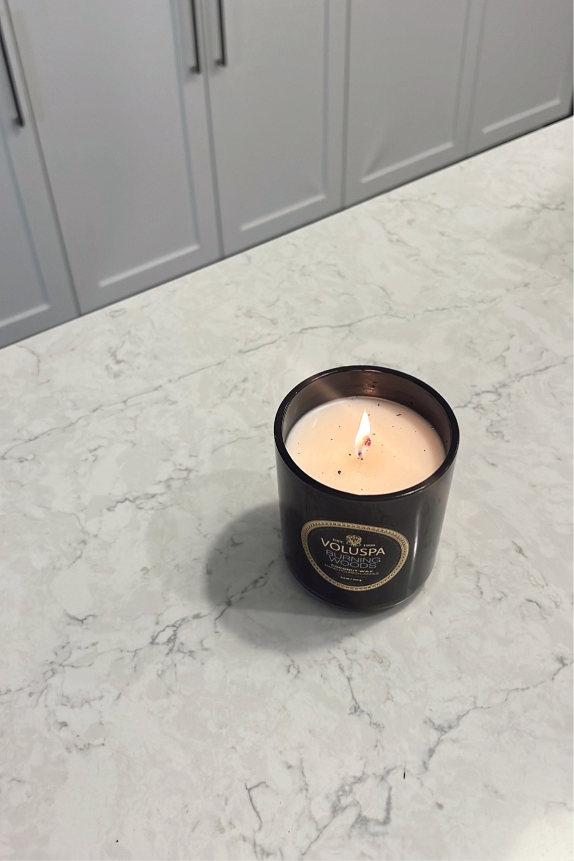 The bestttt smelling candle 🤤 smells like a bonfire 🖤

#LTKFind #LTKhome #LTKSeasonal