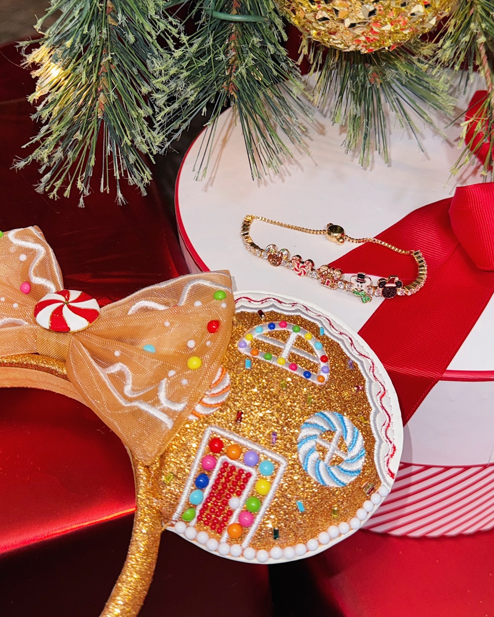 The sweetest time of year! ✨🎄🍭

#LTKGiftGuide #LTKMidsize #LTKHoliday