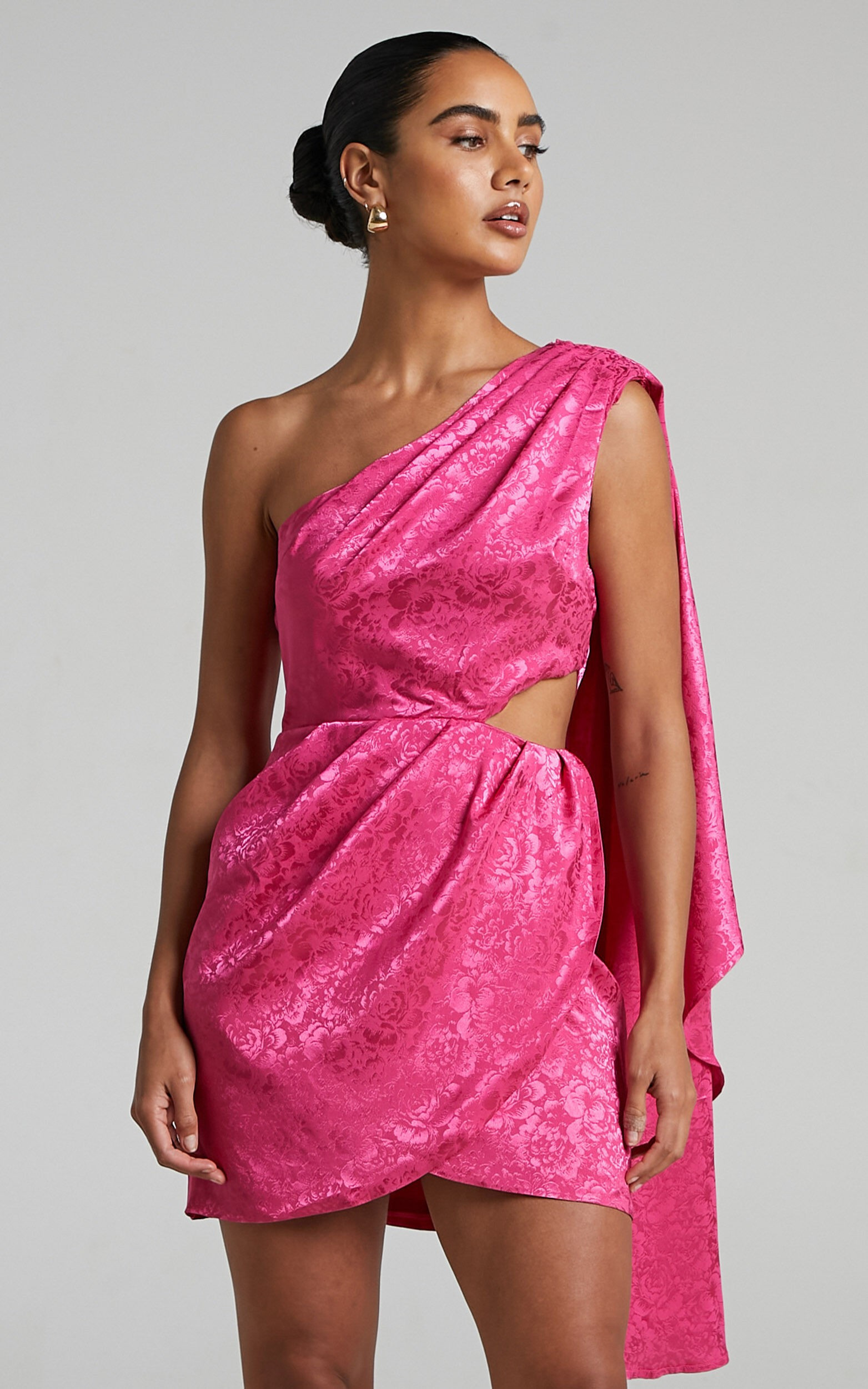 RUNAWAY THE LABEL - SERITA DRESS in Fuchsia | Showpo - deactived