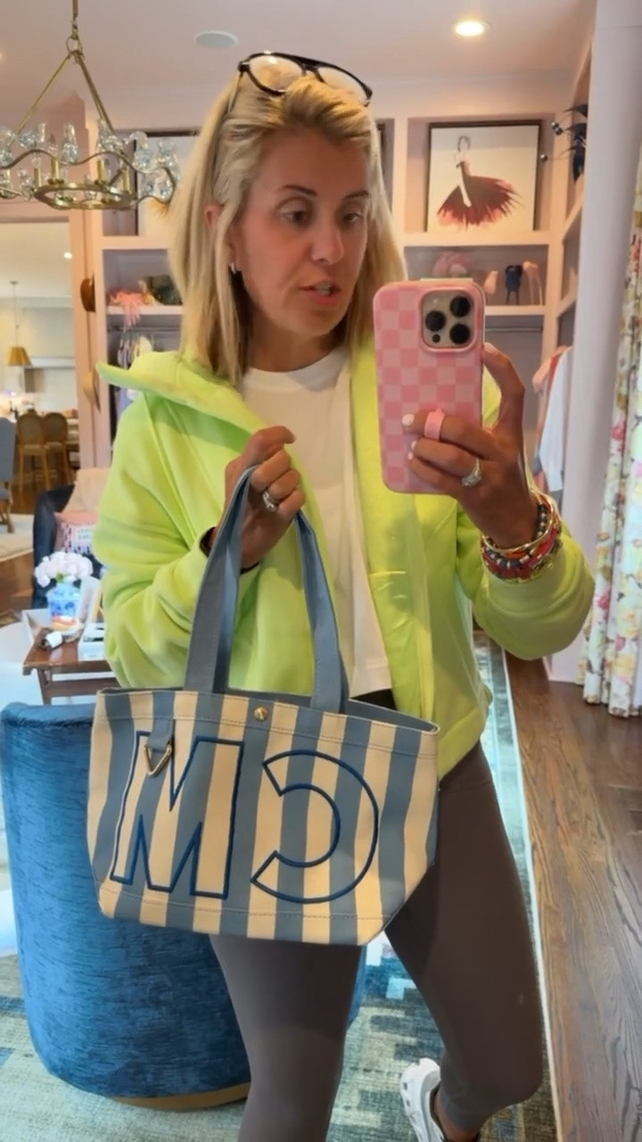 How cute is my new tote from Baublebar? This is the size small and I’m obsessed!! 
Tops & jacket - xs 
Leggings - 7/8 small

#LTKdayinmylife #LTKmomlife #LTKSaleAlert