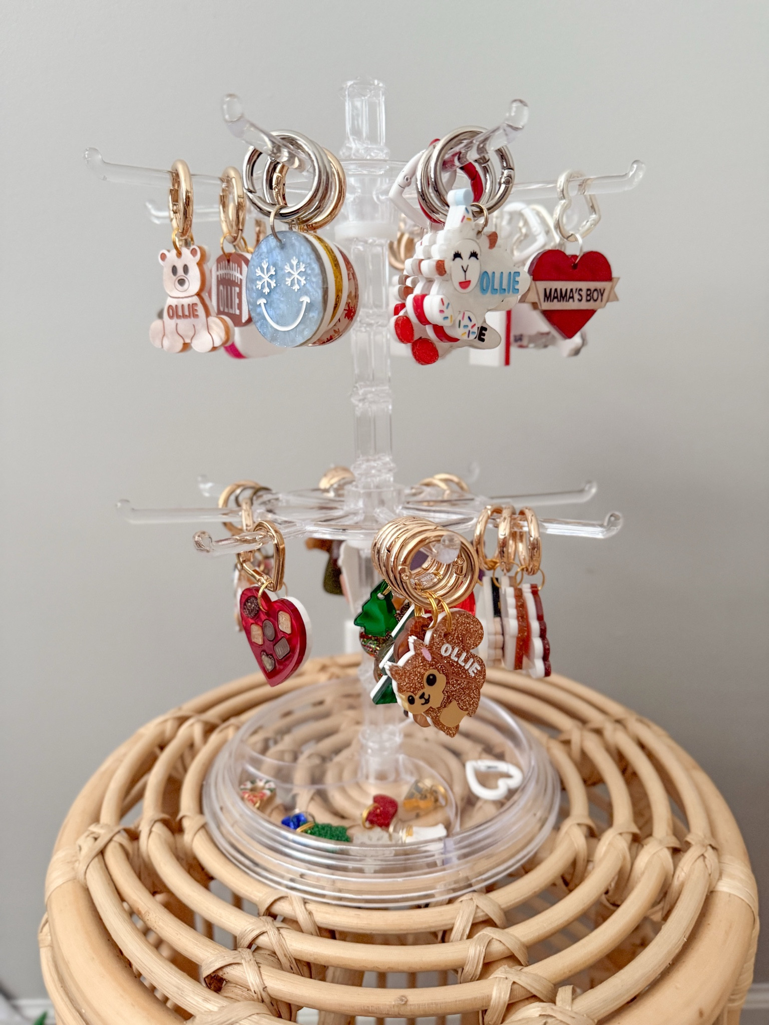 Linked this little stand to hold Ollie’s tags below as well as some other ideas! 