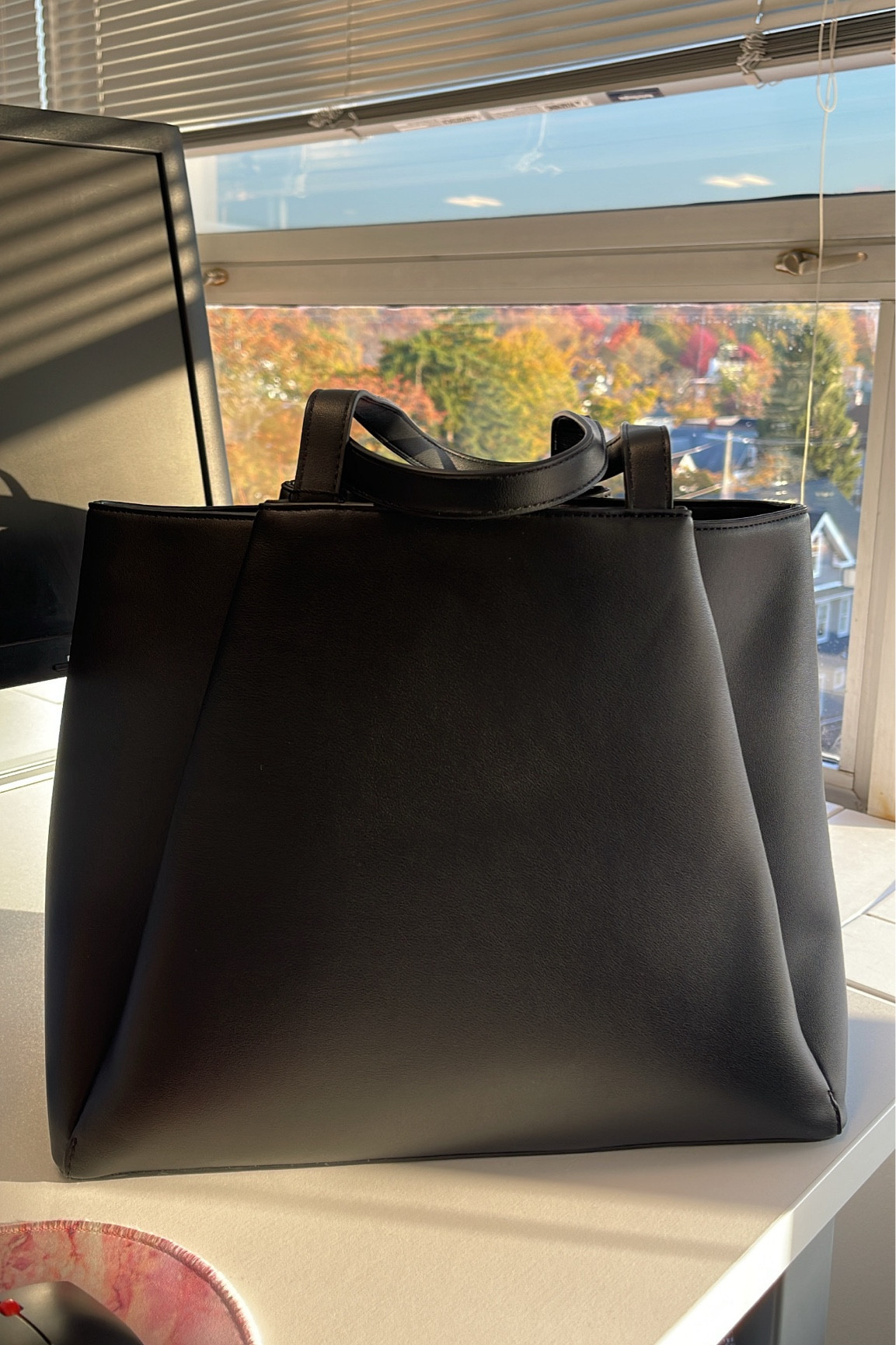 Medium black work bag from Amazon 

#LTKStyleTip #LTKFindsUnder100 #LTKWorkwear