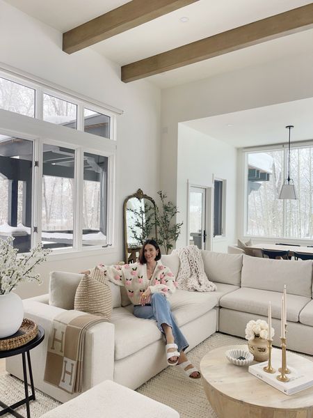 HOME \ spring living room refresh🌷🪻

Decor
Sectional
Sofa
Pillows
Coffee table
Amazon 

#LTKSeasonal #LTKfindsunder50 #LTKhome