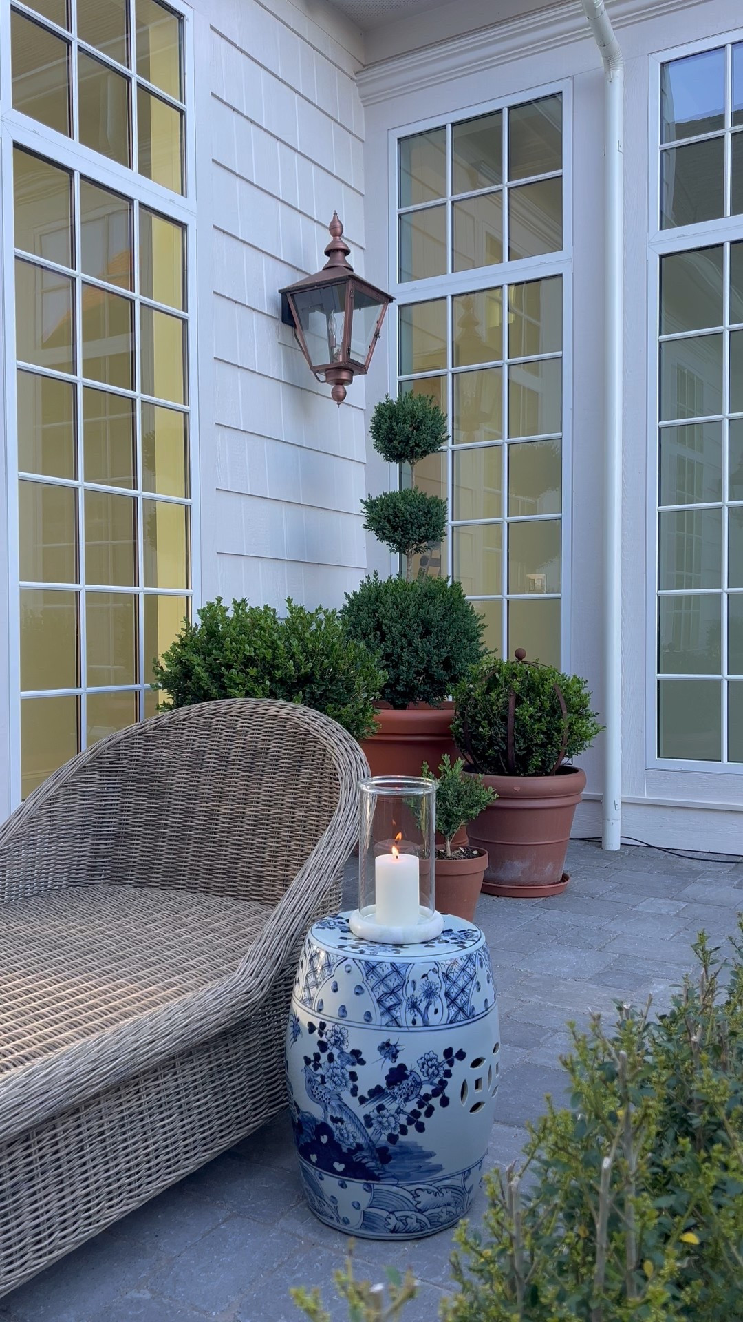 Some questions on my garden stool. A couple different retailers sell it including Alice Lane but it’s much less expensive on Chairish (linked below) and on SALE right now too. #gardenstool #outdoorsettee