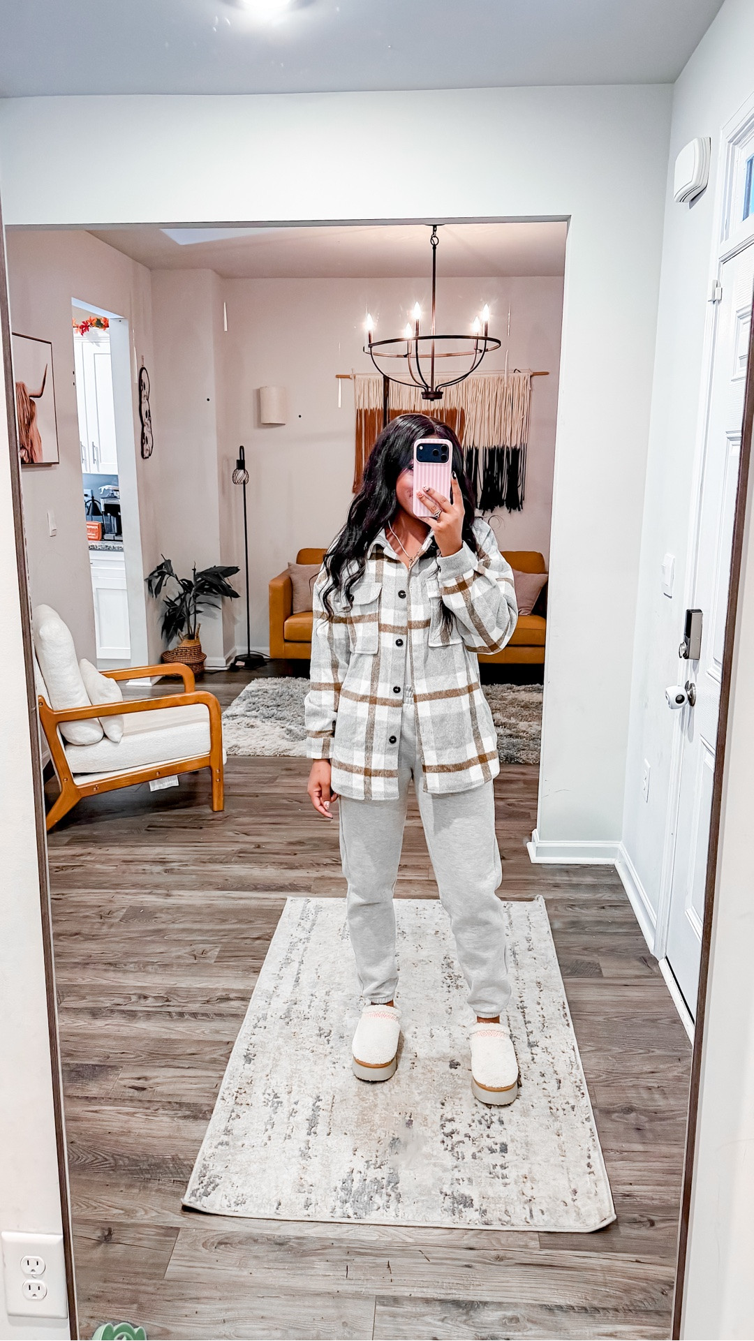 I am 5’4” wearing a size small in everything. •Platforms: I went with my normal size.