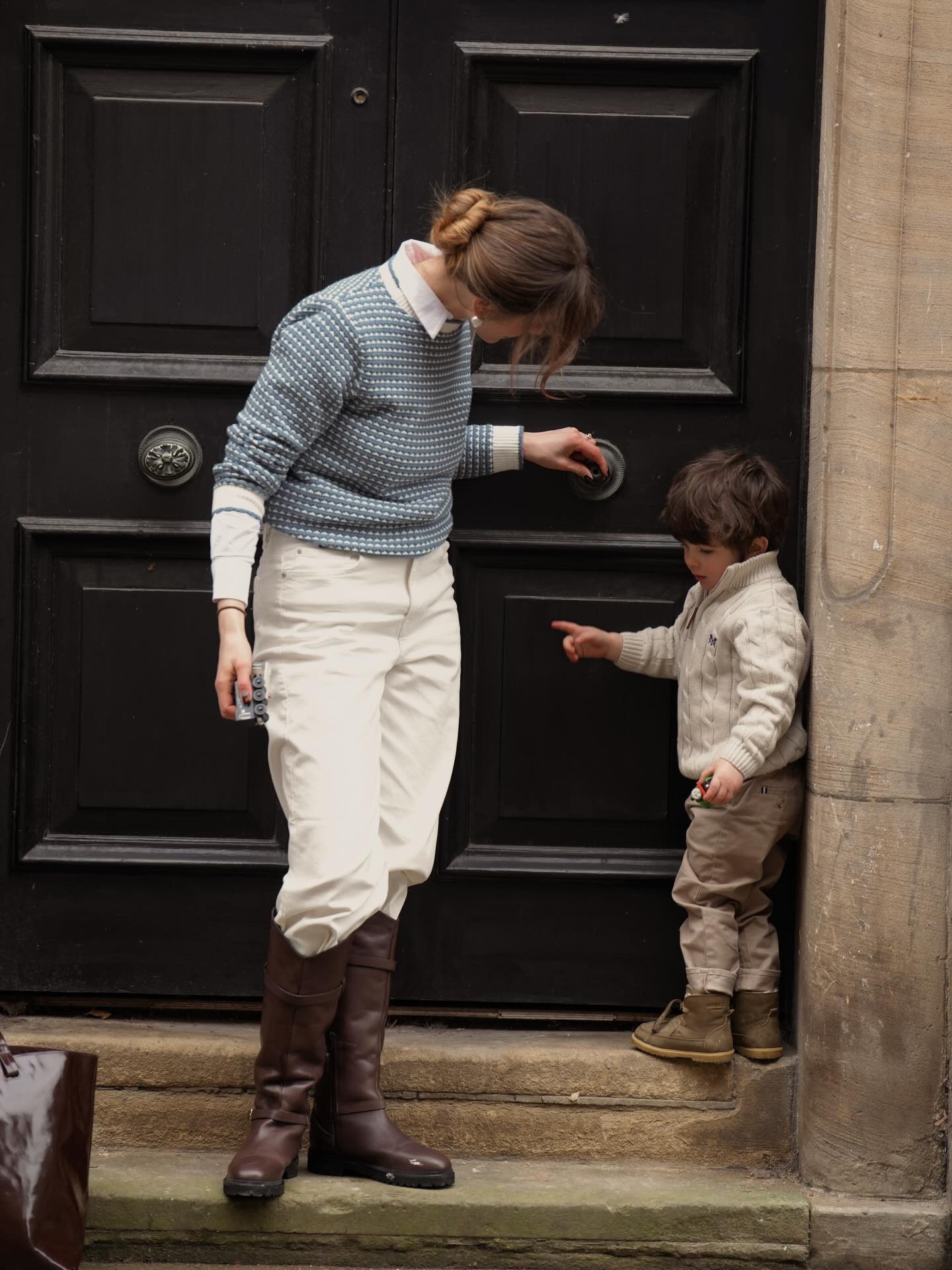 Happy Monday ☀️
There’s something about the first real sunshine after winter. Everything feels lighter, the air, the colours, even the mood.
A reminder that we can start again too. Move our bodies, step outside, soak in the light, and just be present for the little moments.
Nature is waking up… and slowly, so are we. ✨
-
-
-
Mama and baby outfit: @crewclothing