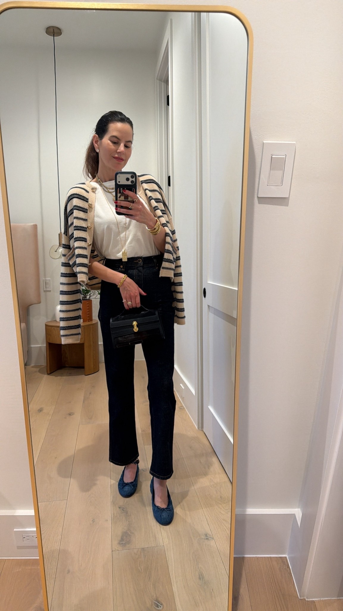 Chic and elevated spring outfit inspo! I linked the green version of my tee and a look for less of my cardigan!

Women’s fashion, spring fashion, spring style, spring outfits, spring outfit inspo, spring ootd, women’s spring outfit, winter to spring style, winter to spring transitional outfit, chic style, mom fashion, mom style, stripes, cardigan 


#LTKOver40 #LTKootd #LTKSeasonal