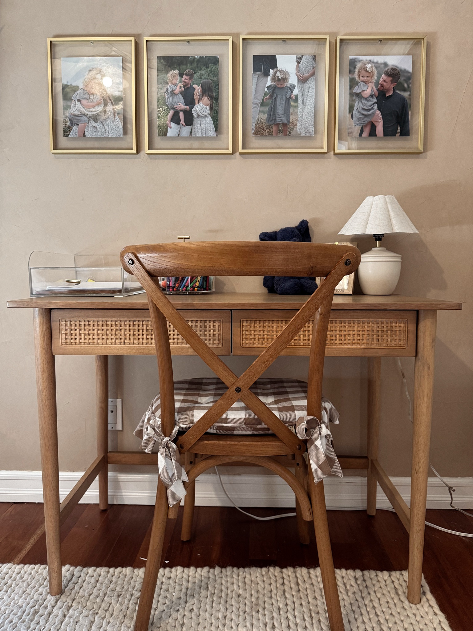 Girl’s homework station 