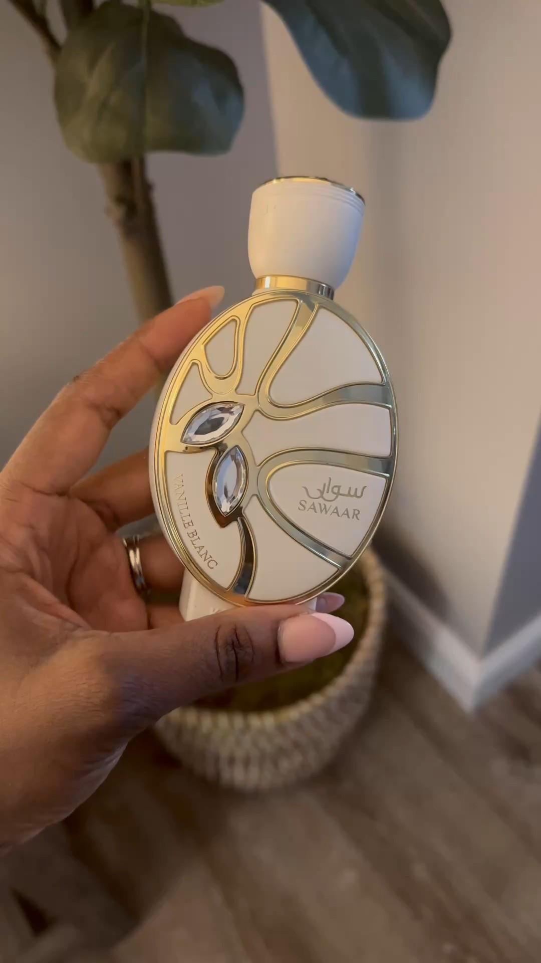 Affordable classic vanilla perfume. Under $45 #perfume #vanillaperfume #affordableperfume #perfumereview #vanillascent 