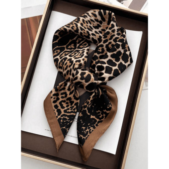 1pc Luxury Brand Leopard Print Bandana Square Scarf Women's Imitation Silk Scarf Casual Versatile Decoration Small Neck Scarf | SHEIN