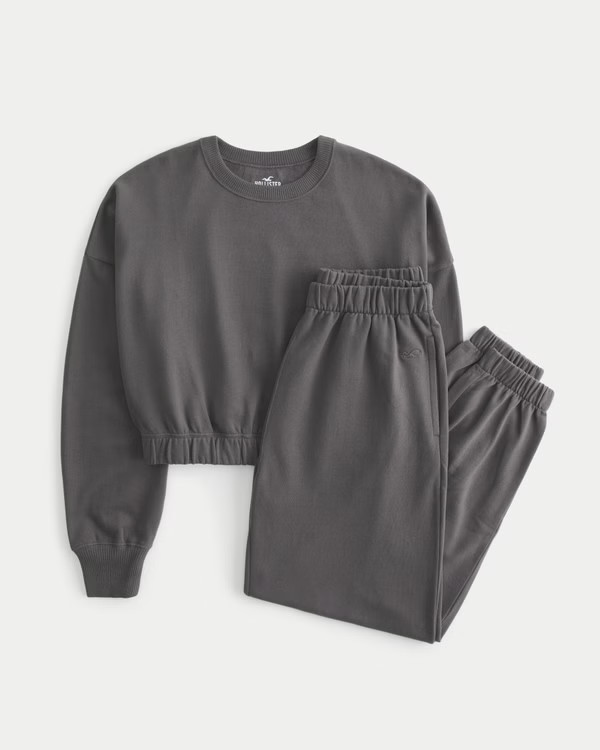 Feel Good Crew Sweatshirt & Dad Jogger Bundle | Hollister (US)