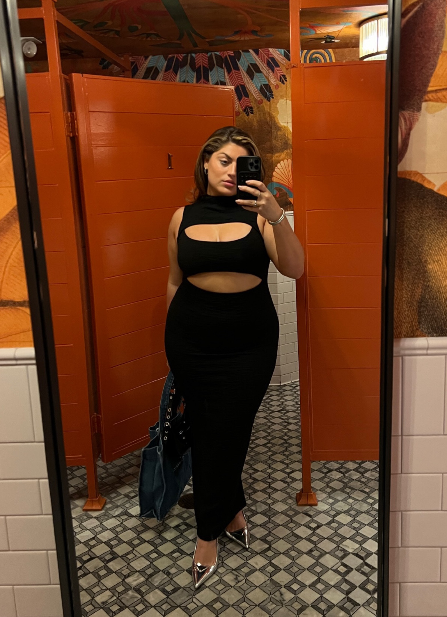 obsessed with this look!! this dress is so flattering and easy to accessorize in different ways! and these silver heels have truly become a staple in my closet!! 💓